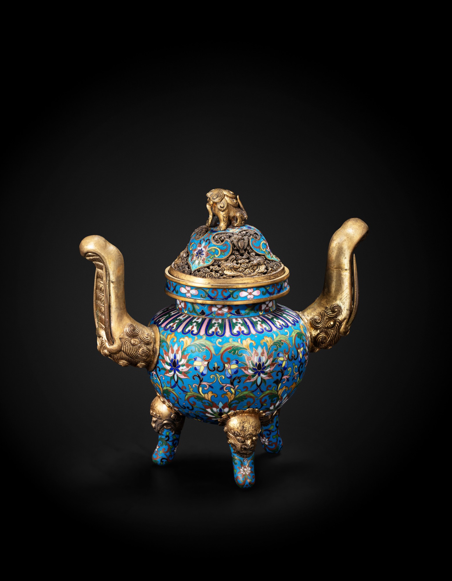 Unknown (Historical) — 清 掐絲琺瑯蓮紋獅鈕象拔耳熏爐