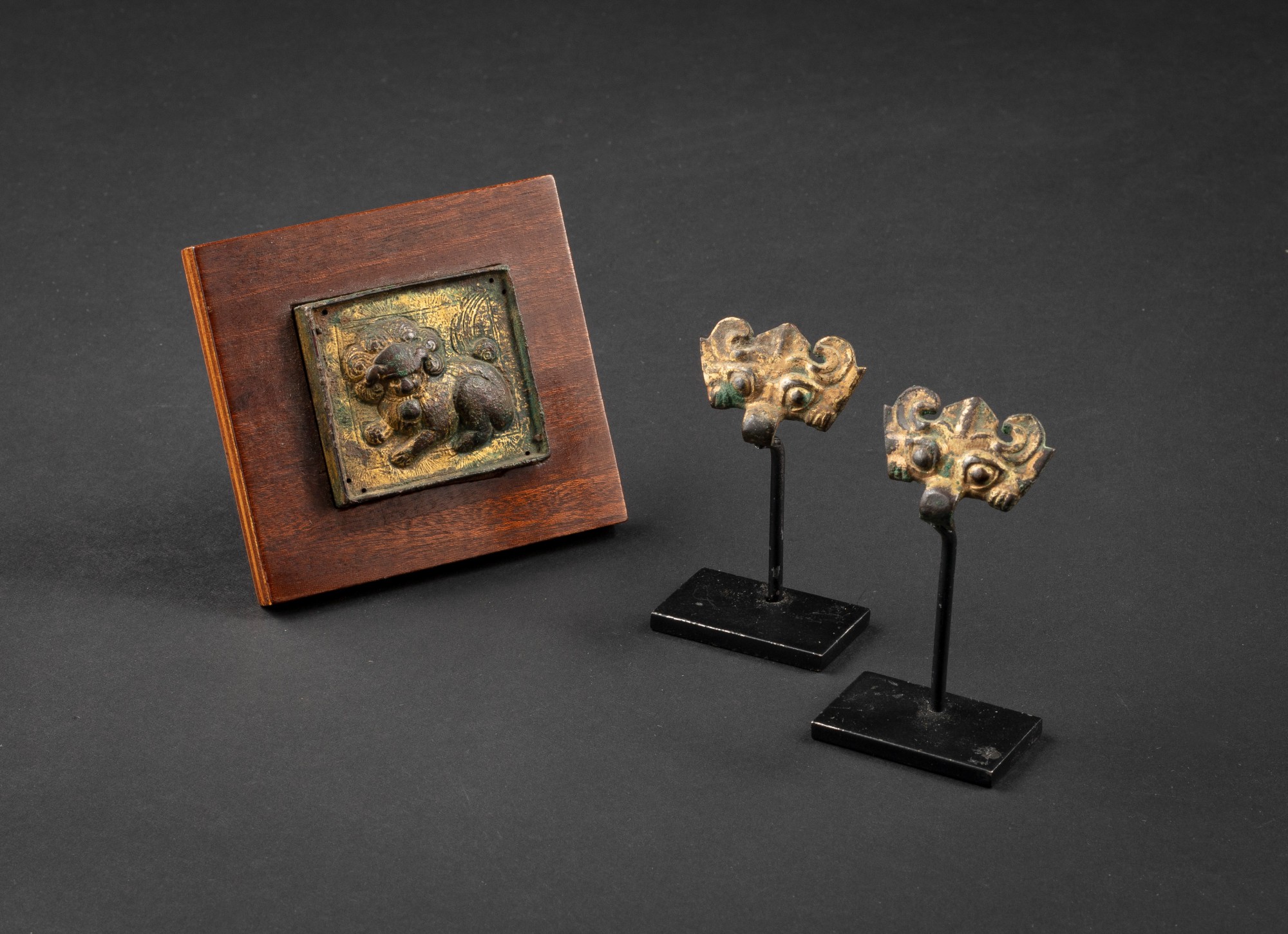 Unknown — 唐 鎏金銅飾一組三件