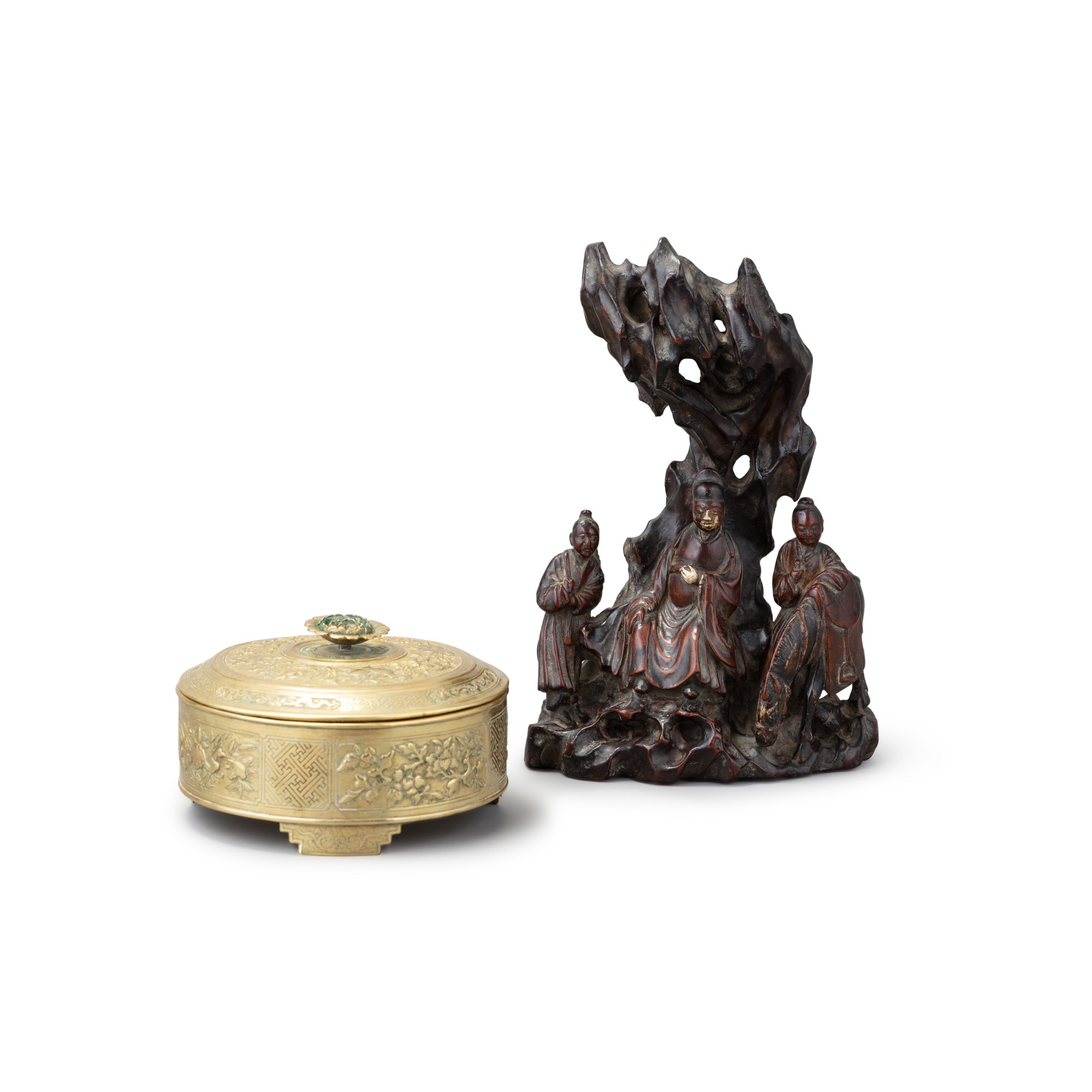 A carved wood 'scholar and attendant' group and a copper alloy box and cover, Qing dynasty, 18th-19th century — 清十八至十九世紀 漆木雕人物故事擺件及合金銅鏨花卉紋蓋盒一組兩件