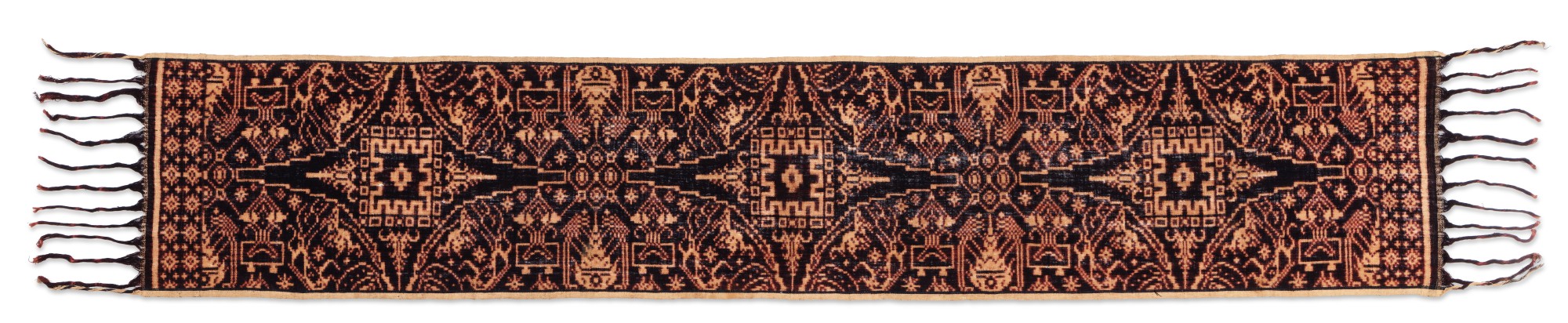 Deux écharpes kamben geringsing patelikur isi et un vêtement féminin, Bali, Indonésie, début du 20e siècle — Two ceremonial breast wrappers kamben geringsing patelikur isi and one breast wrapper, Bali, Indonesia, early 20th century