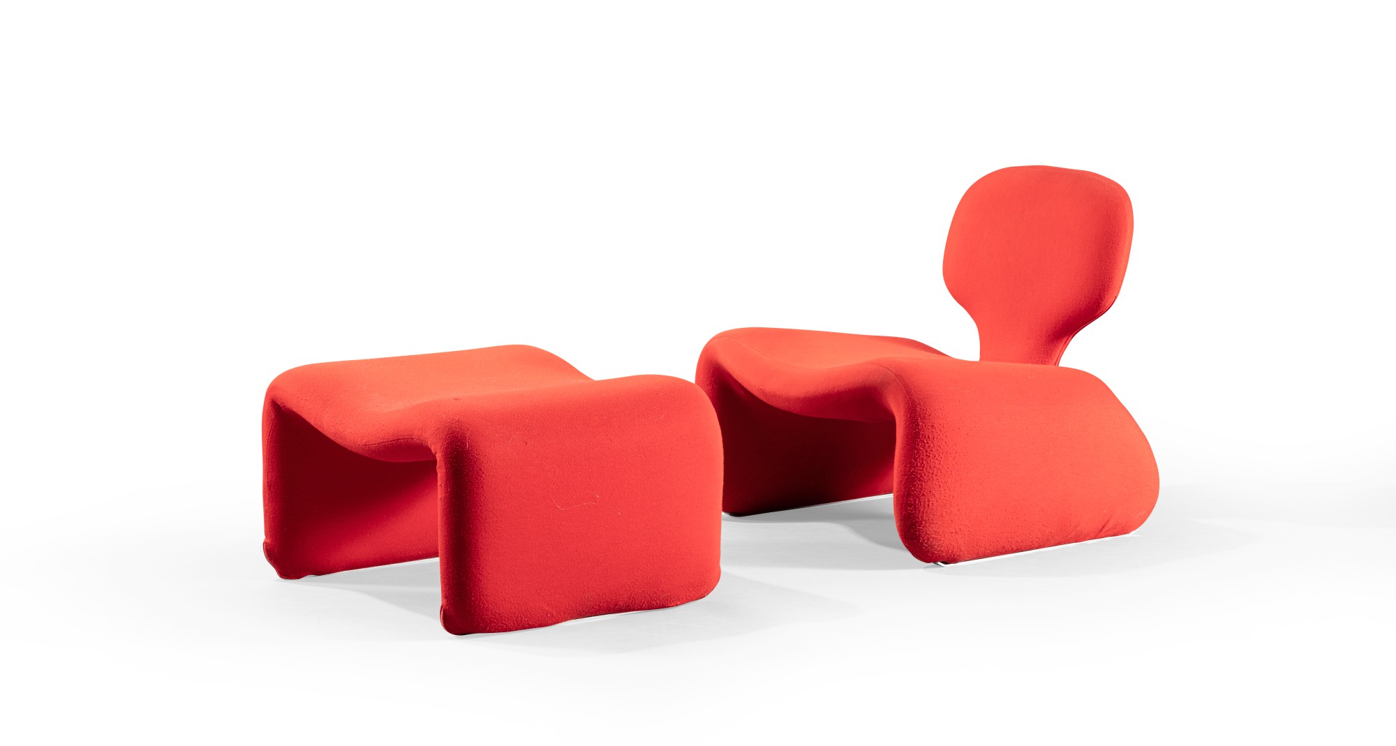 Chauffeuse et ottoman Djinn, le modèle créé en 1965     