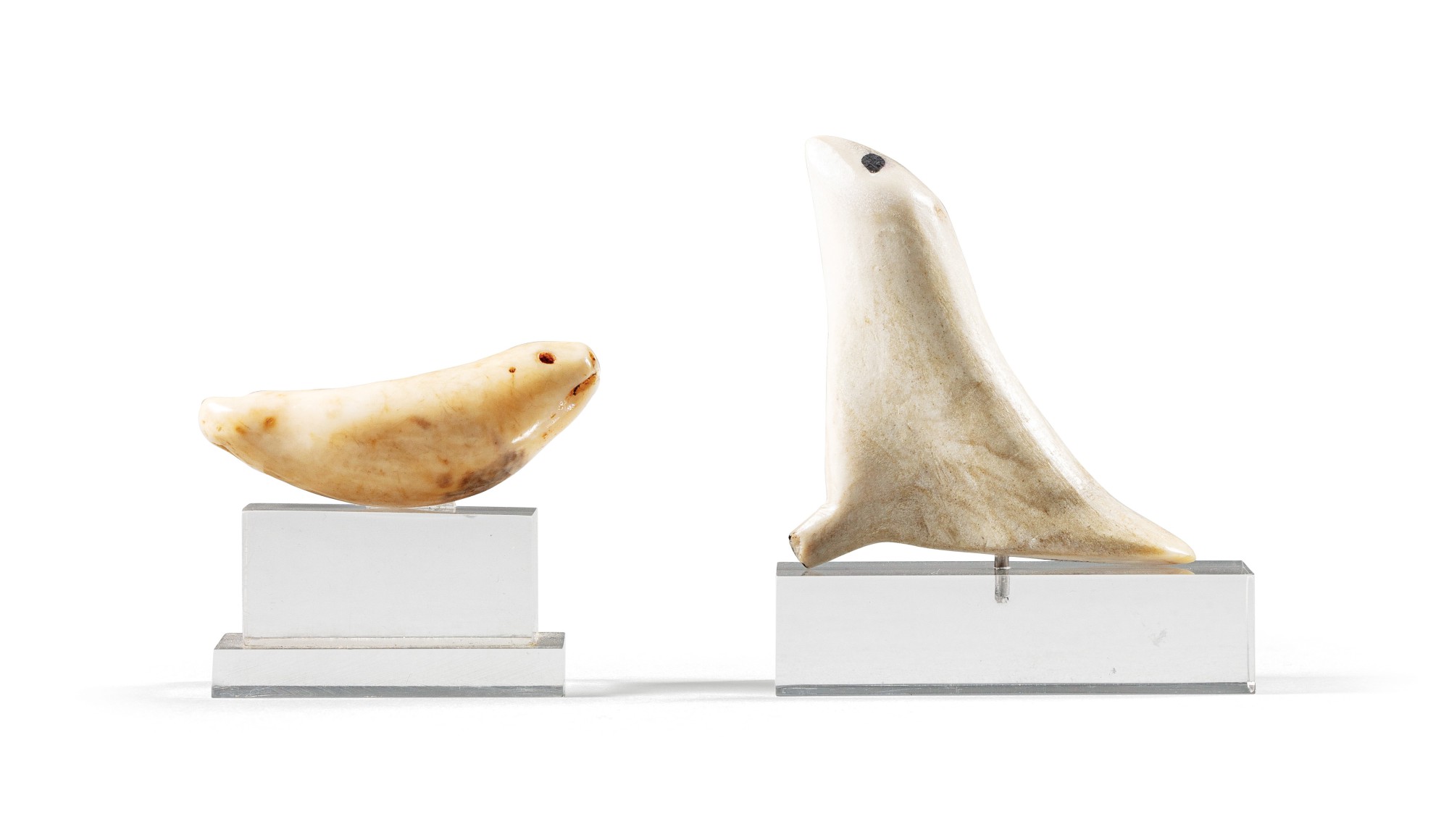 Two Inuit seals figures, Alaska — Two Inuit seals figures, Alaska