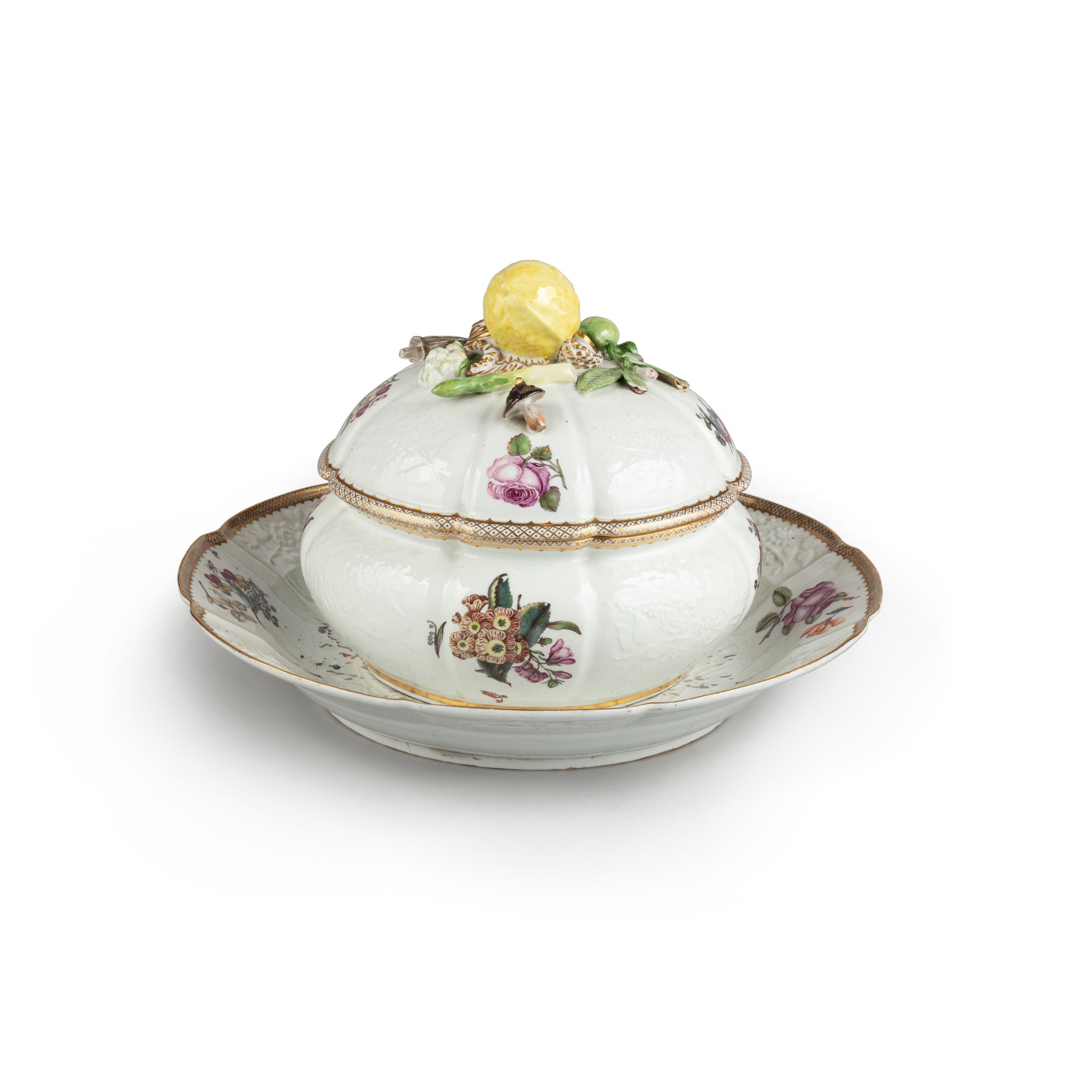 Unknown — Soupière et son plateau en porcelaine de Meissen, probablement du service du marquis d'Argenson, vers 1745-1747