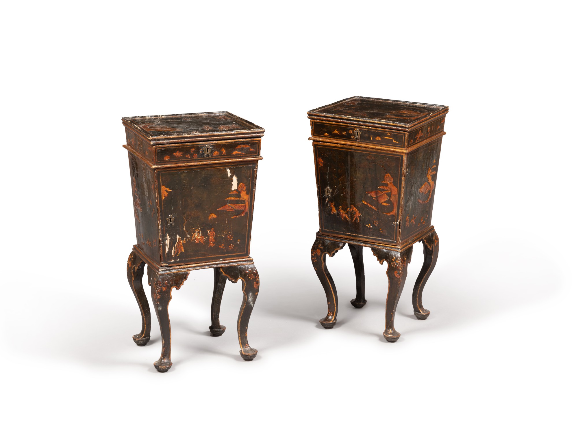 Unknown (Historical) — Paire de petites tables de salon en vernis noir et or, Venise, vers 1760