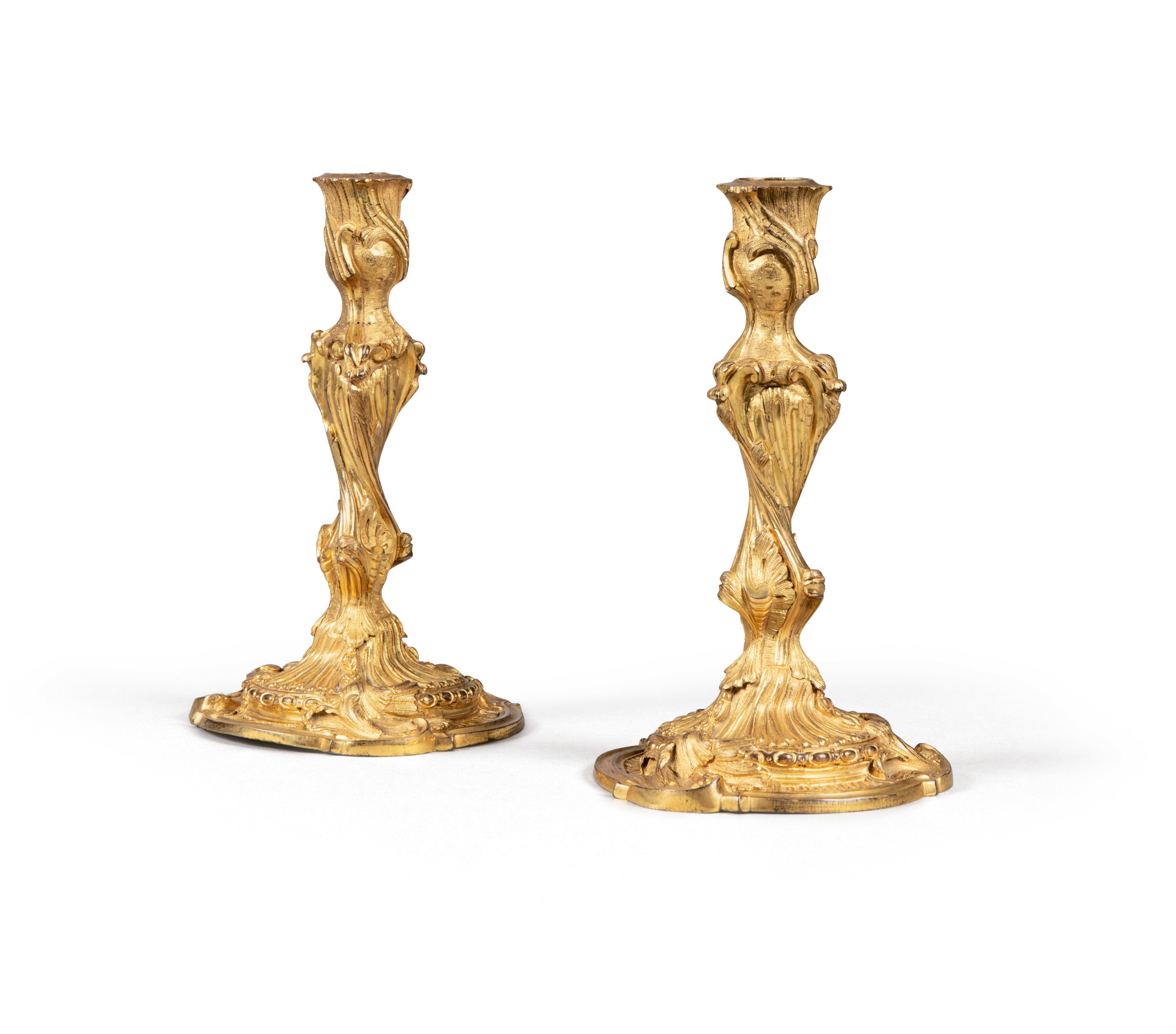 Unknown — Paire de flambeaux en bronze doré Louis XV, marqués au C couronné