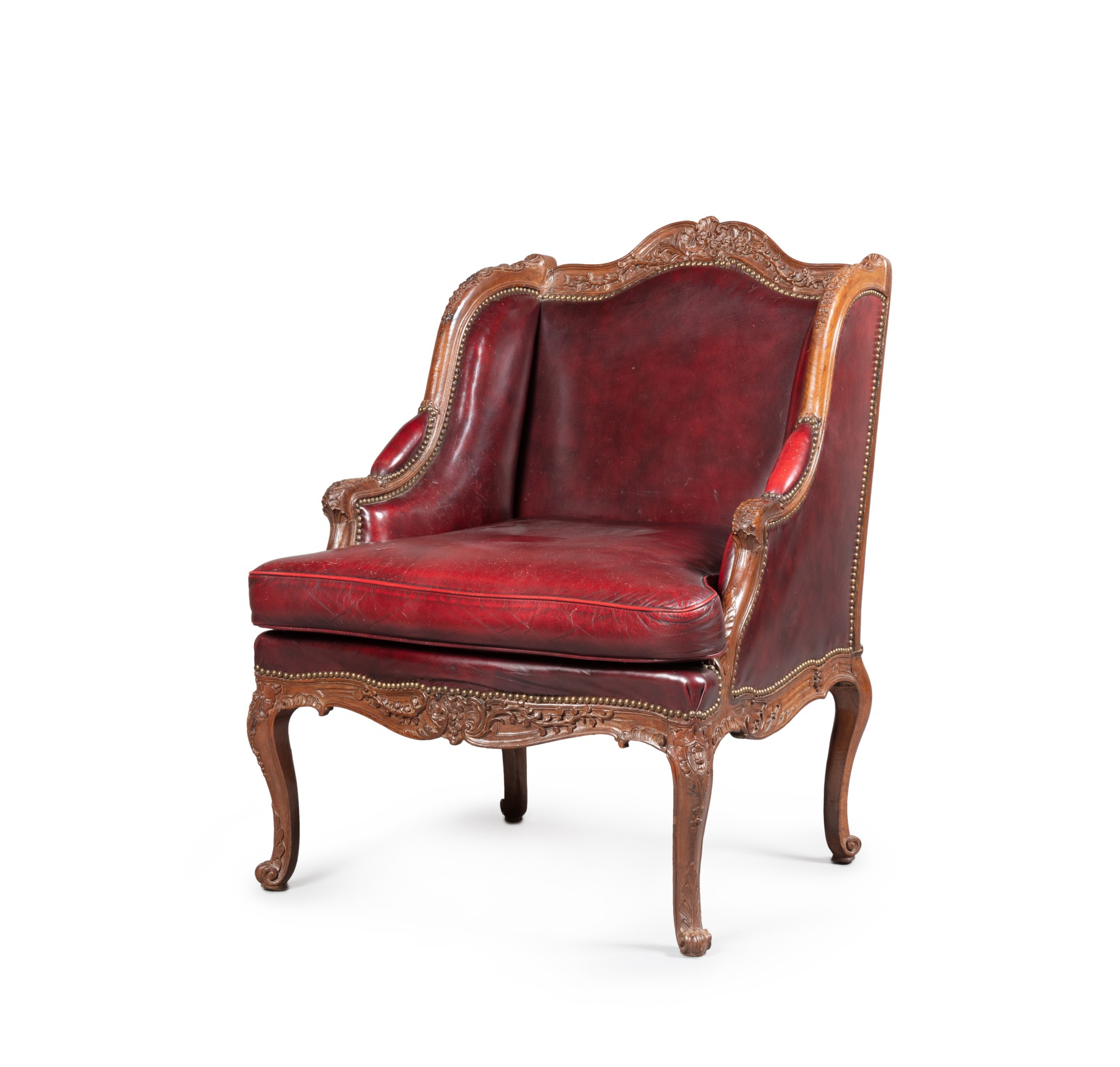 Unknown — Large bergère à oreilles en noyer sculpté d'époque Louis XV, estampillée Jean Avisse, vers 1745