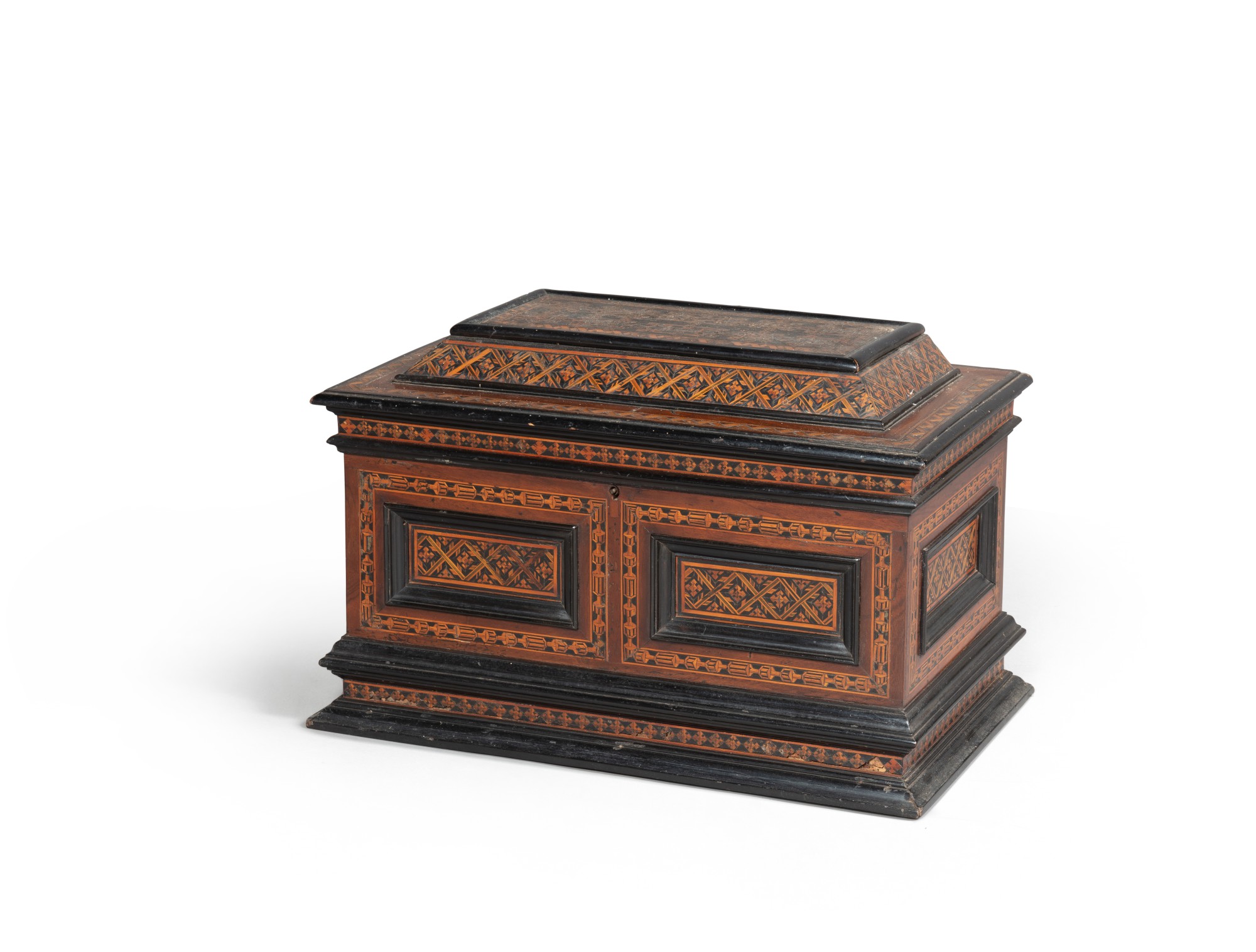 A marquetry box, Tuscany, last third 19th century with some 16th century elements — Coffret en marqueterie, travail toscan, dernier tiers du XIXe siècle avec des éléments du XVIe siècle