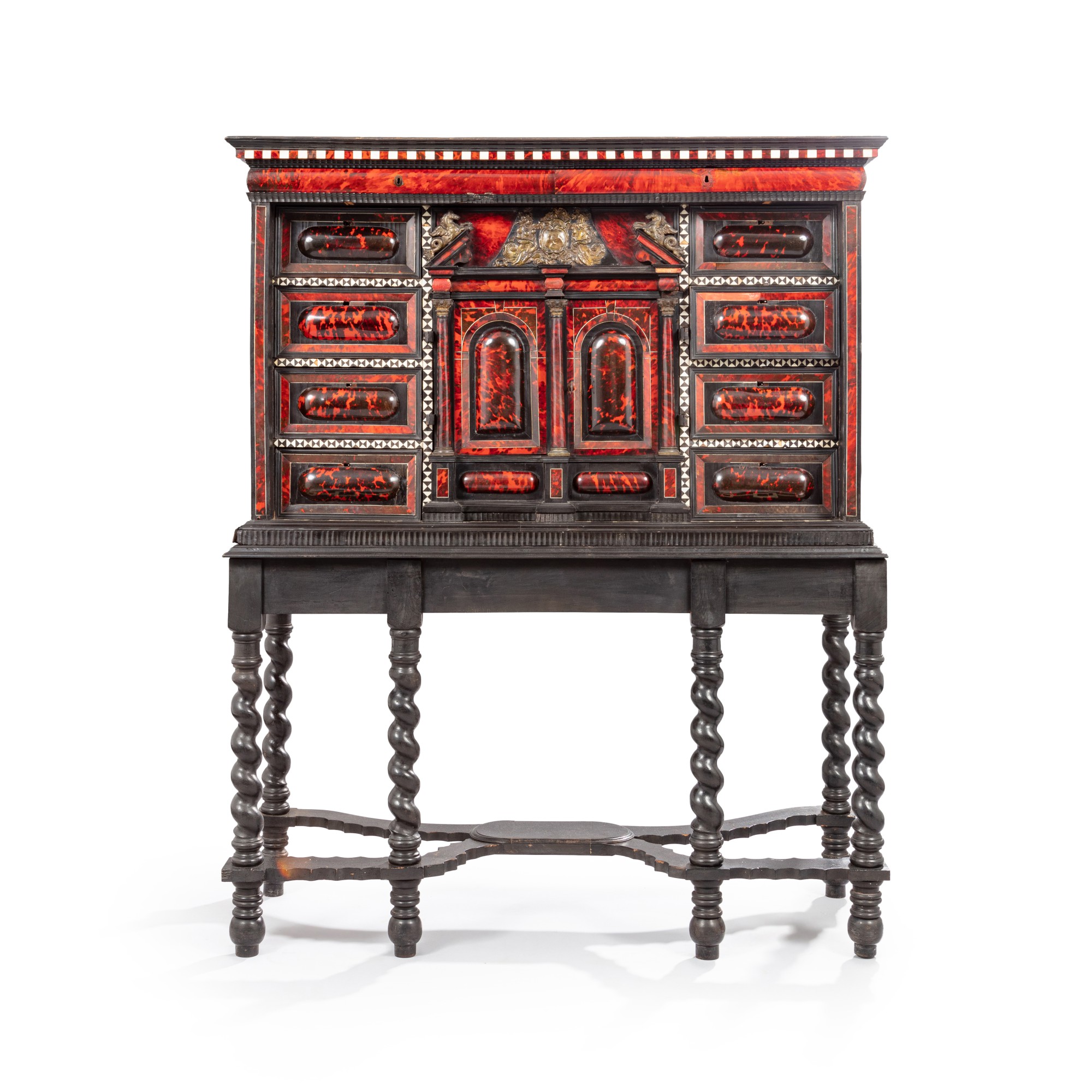 Unknown — Cabinet en corne teintée, poirier noirci, os et cuivre doré, Flandres, XVIIe siècle et postérieur