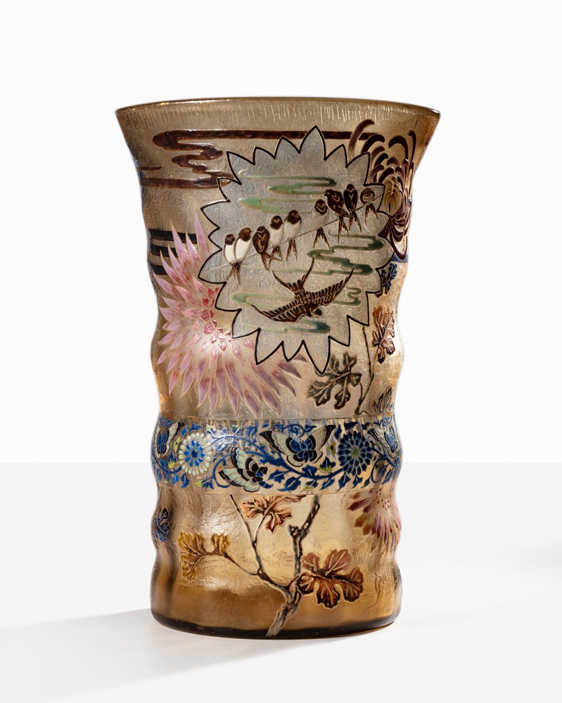 Vase Aux Chrysanthèmes et Hirondelles 