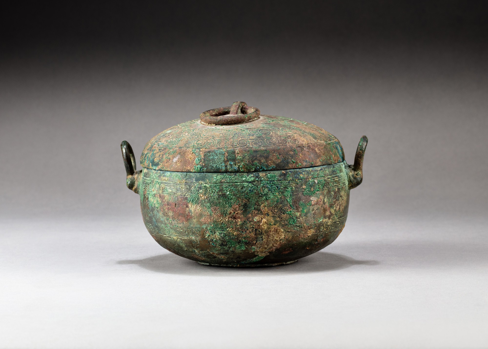 An archaic bronze ritual vessel and cover, dou — 或戰國時代 青銅蓋豆