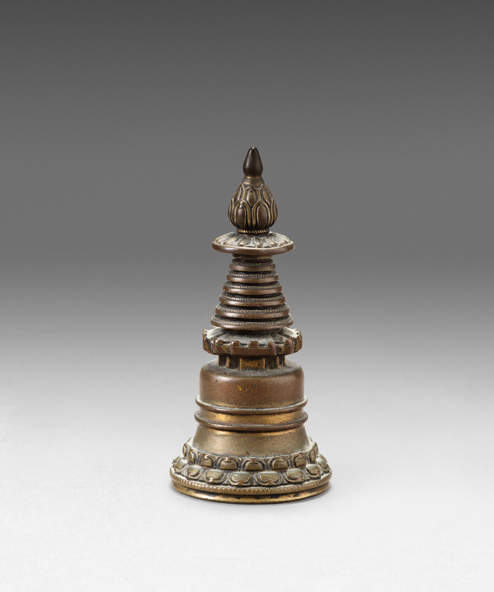 A bronze stupa — 西藏 十三世紀 藏傳銅佛塔