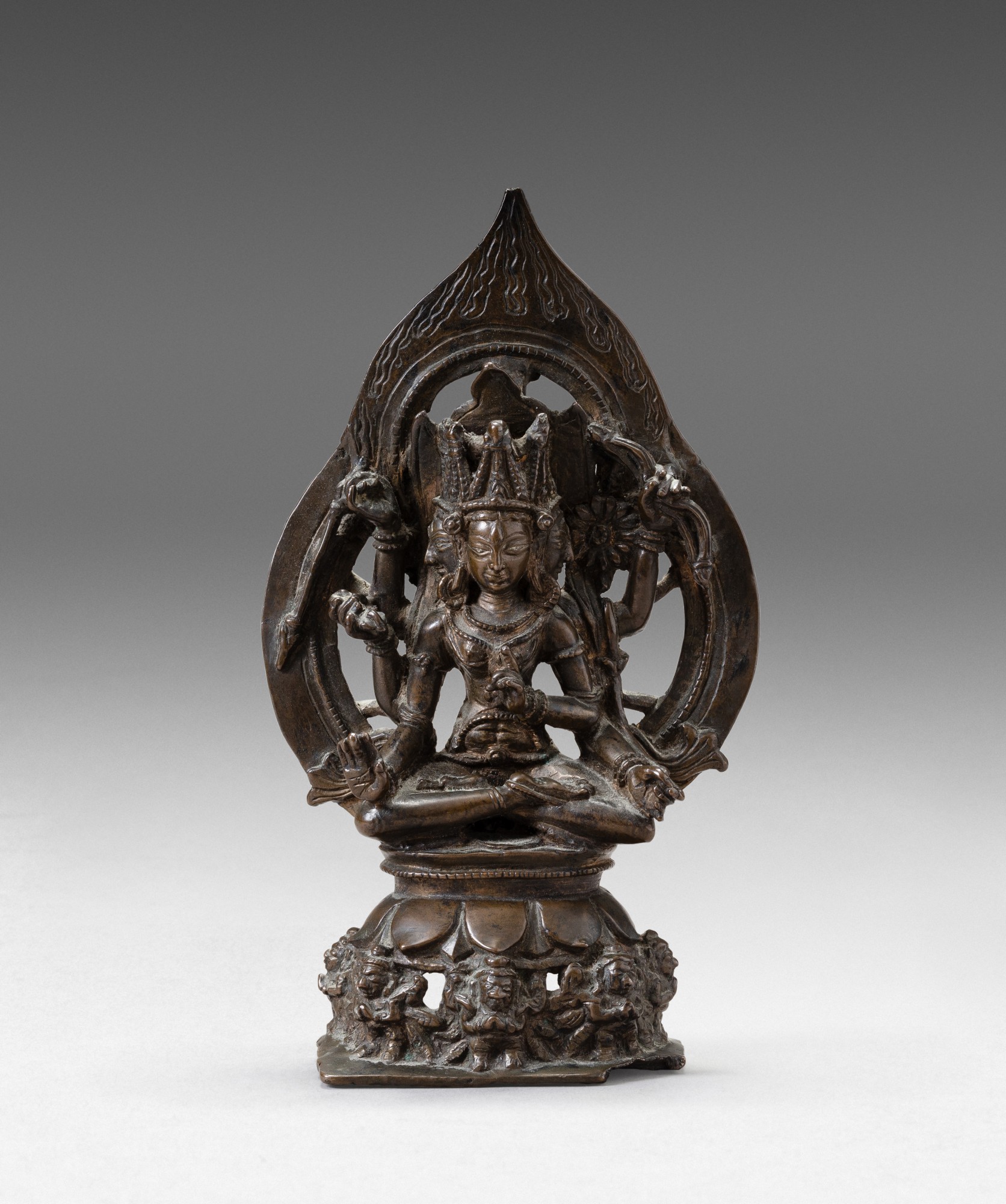 A copper-alloy figure of Kurukulla — 喜馬拉雅西部 約十一世紀 銅合金咕嚕咕列佛母坐像