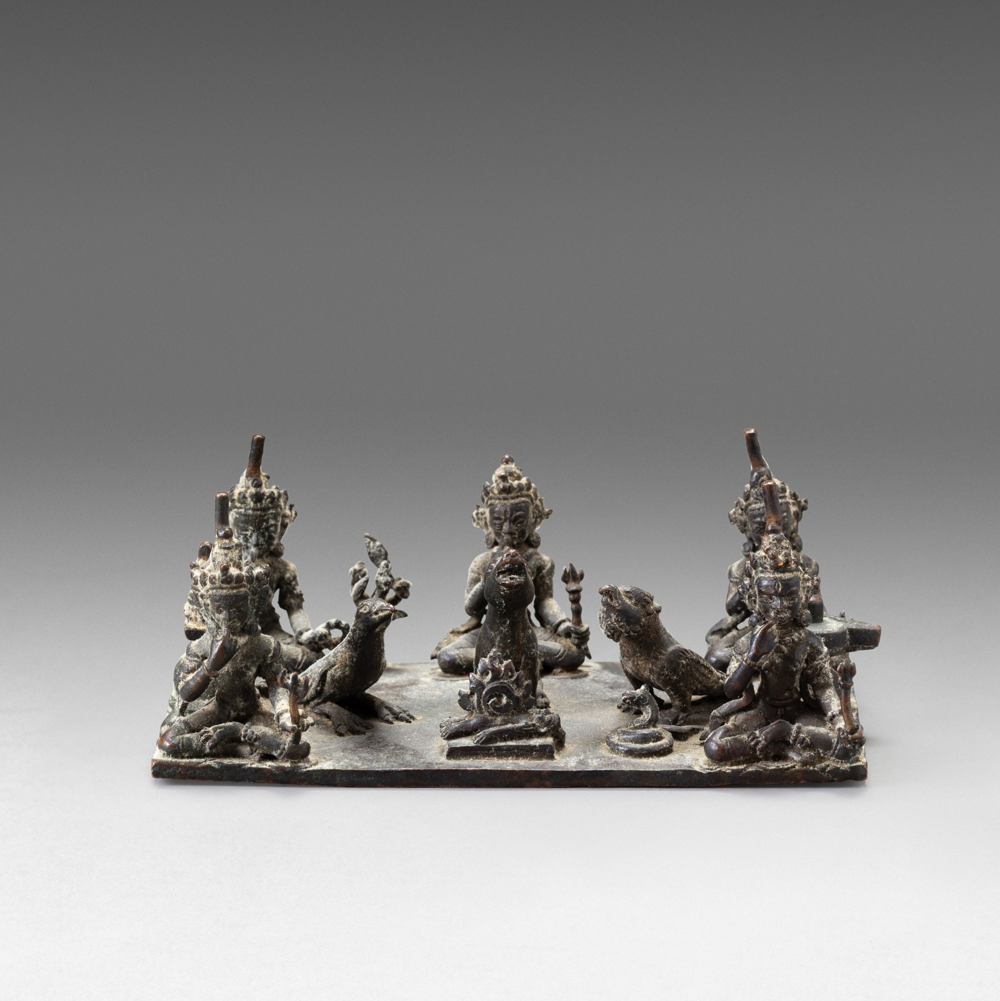 A copper Bhairava shrine base — 尼泊爾 約十四世紀 銅陪臚龕座