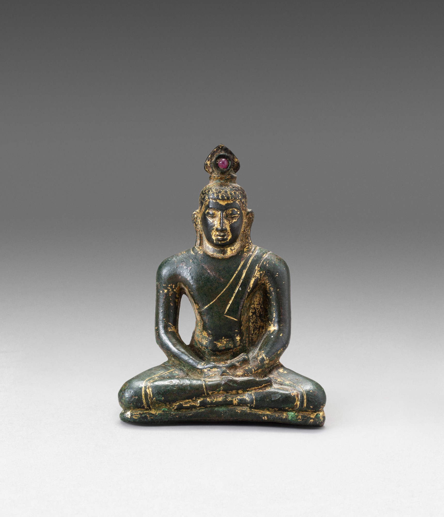 Unknown — 斯里蘭卡 阿努拉德普勒王朝時期 十世紀 鎏金銅合金佛坐像