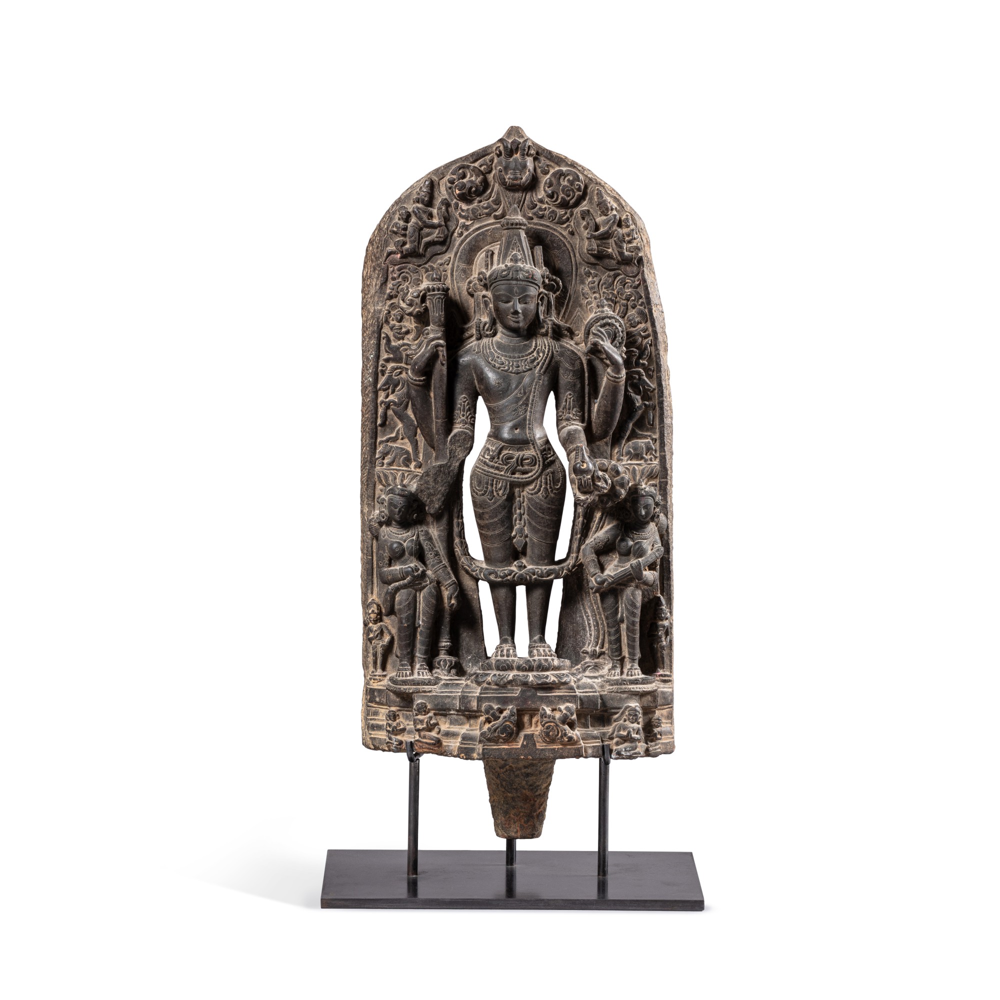 A black stone stele depicting Vishnu — 印度 帕拉時代約十二世紀 黑石碑毗濕奴