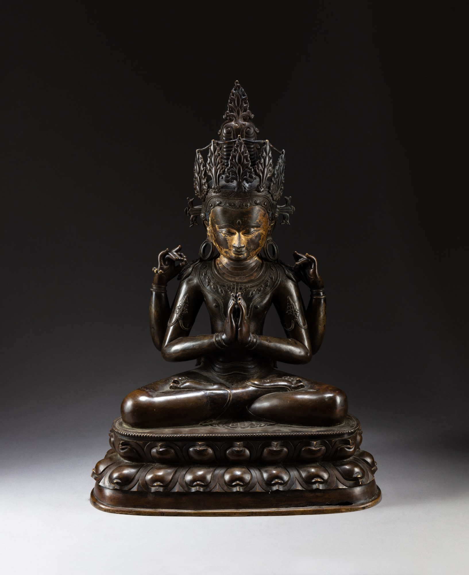A copper-alloy figure of Sadaksari Avalokitesvara — 西藏 約十四世紀 局部鎏金銅合金四臂觀世音菩薩坐像