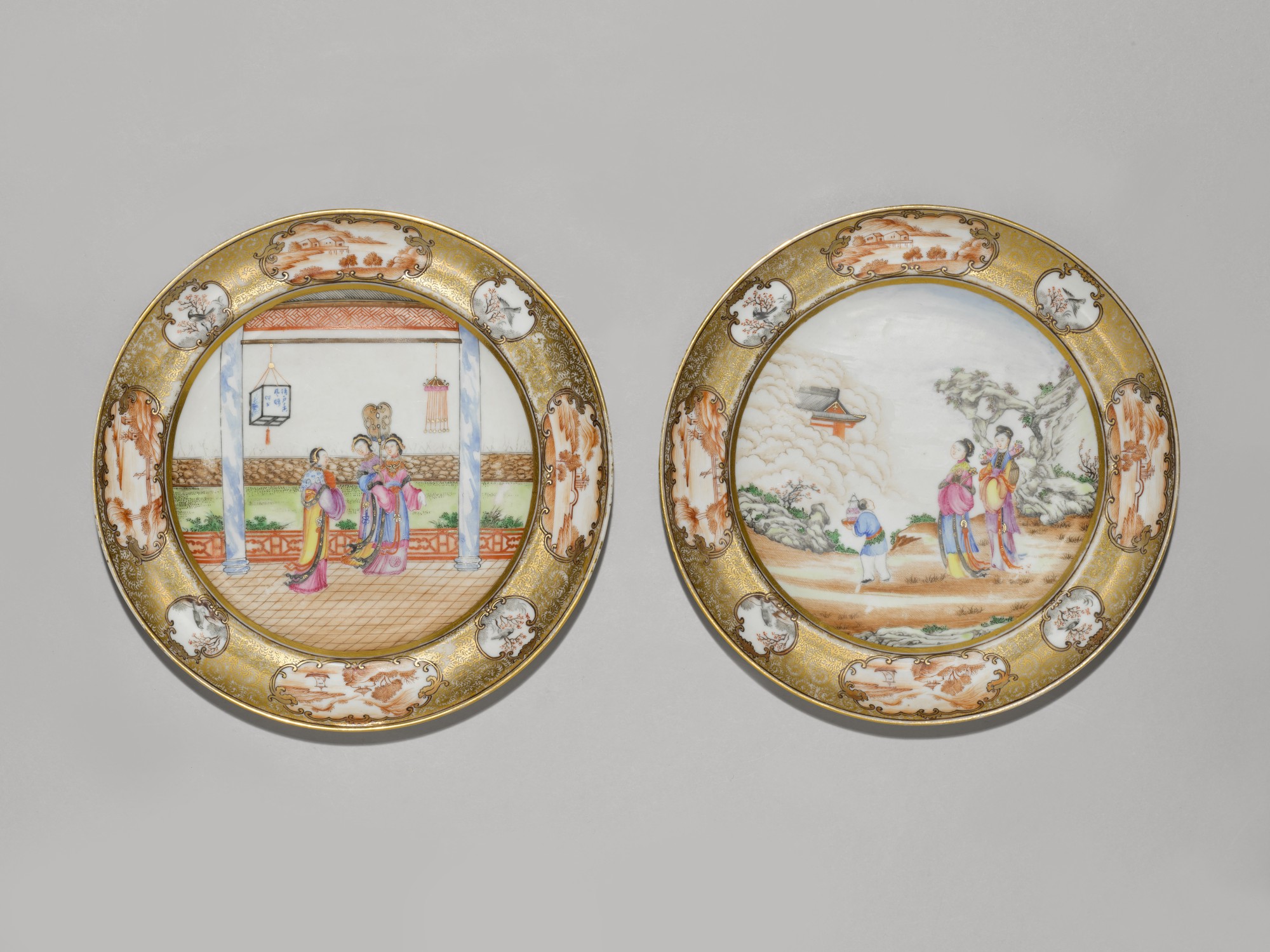 Unknown (Historical) — 清乾隆 粉彩描金人物故事圖盤一對