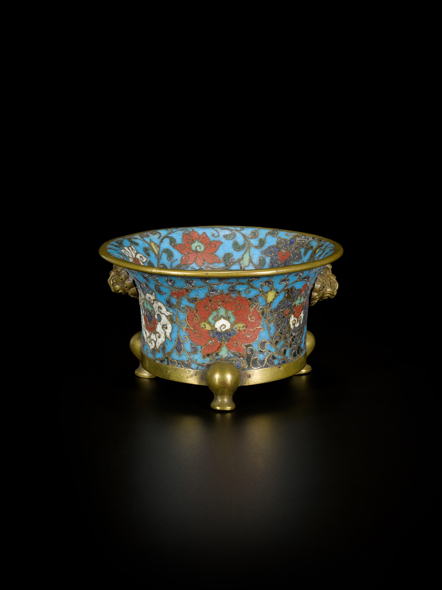 Unknown — 明十七世紀 掐絲琺瑯蓮紋三足撇口爐