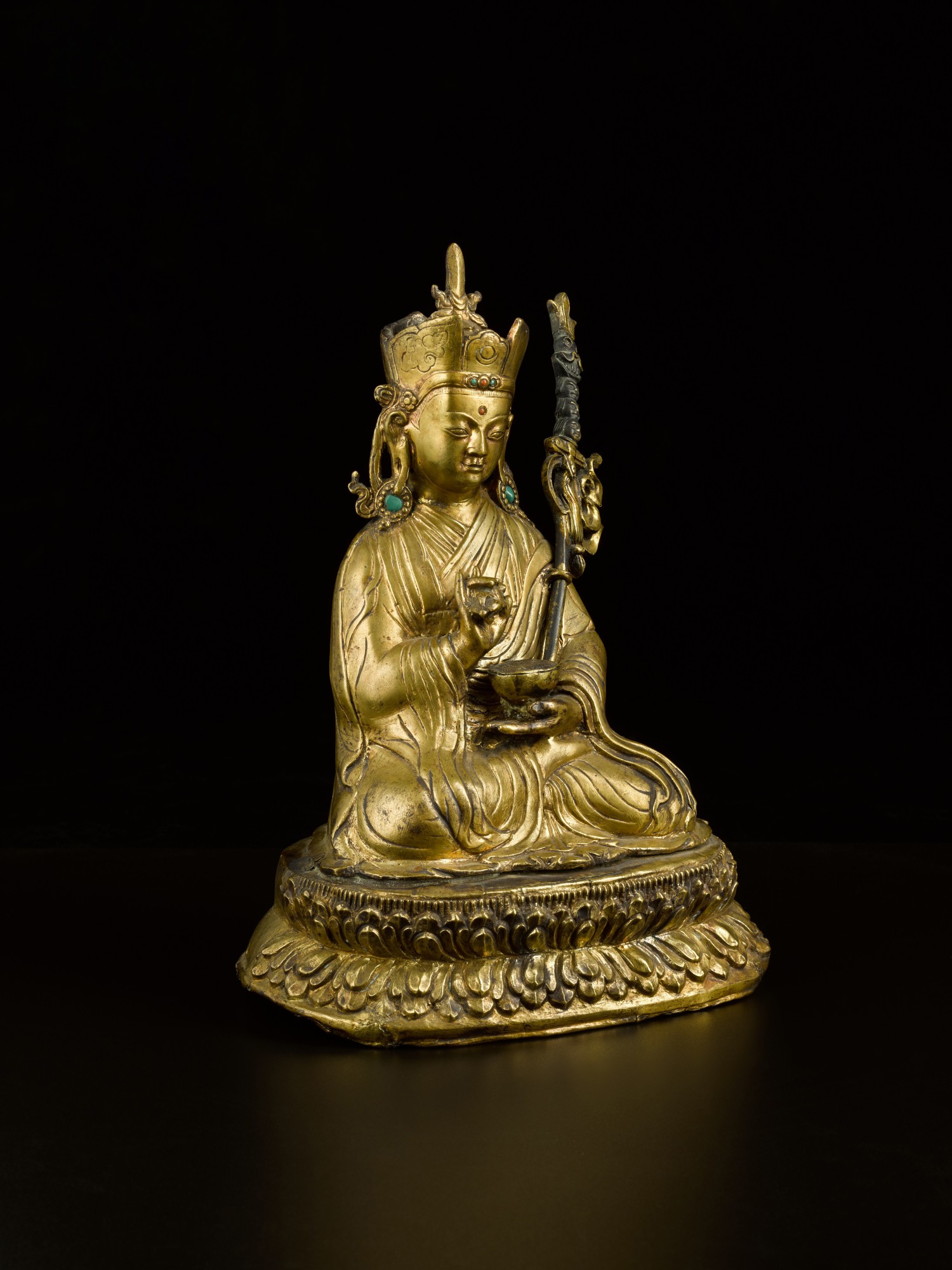 A copper-alloy figure of Padmasambhava — 西藏/不丹 約十八至十九世紀 銅合金蓮花生坐像