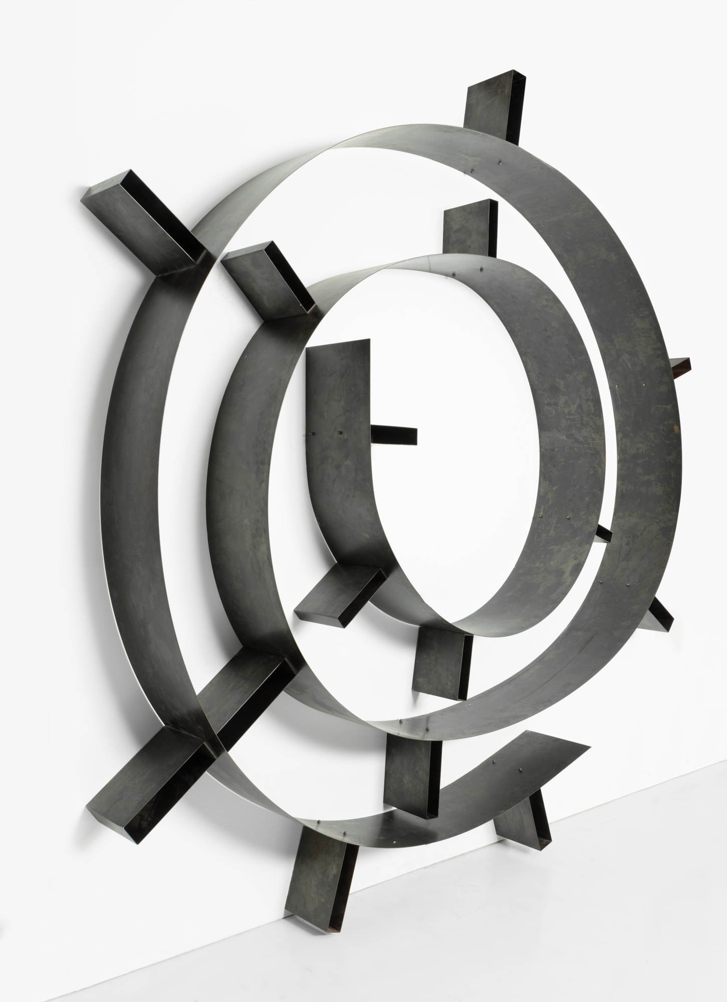 Ron Arad — Bibliothèque murale Bookworm