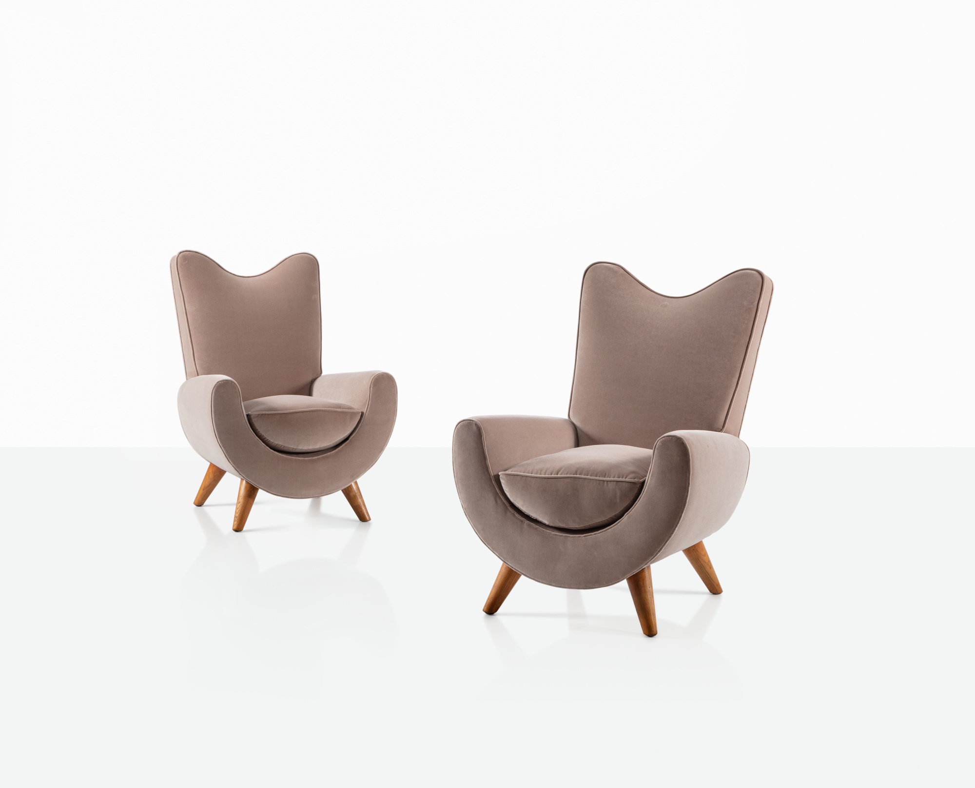 Jean Royère — Paire de fauteuils Ambassador