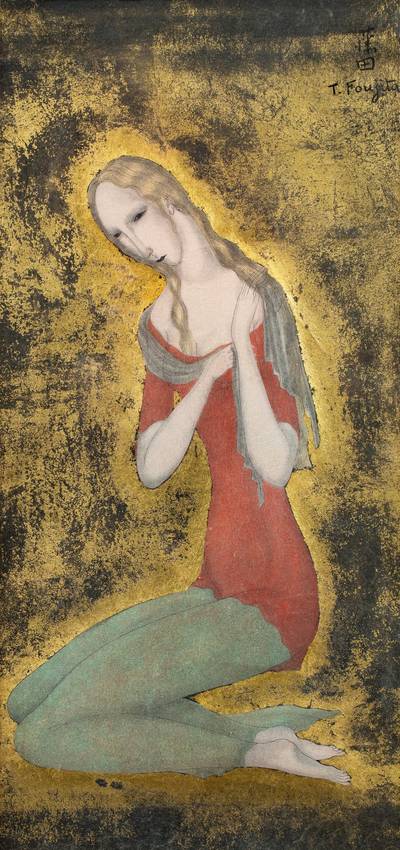 Jeune femme agenouillée