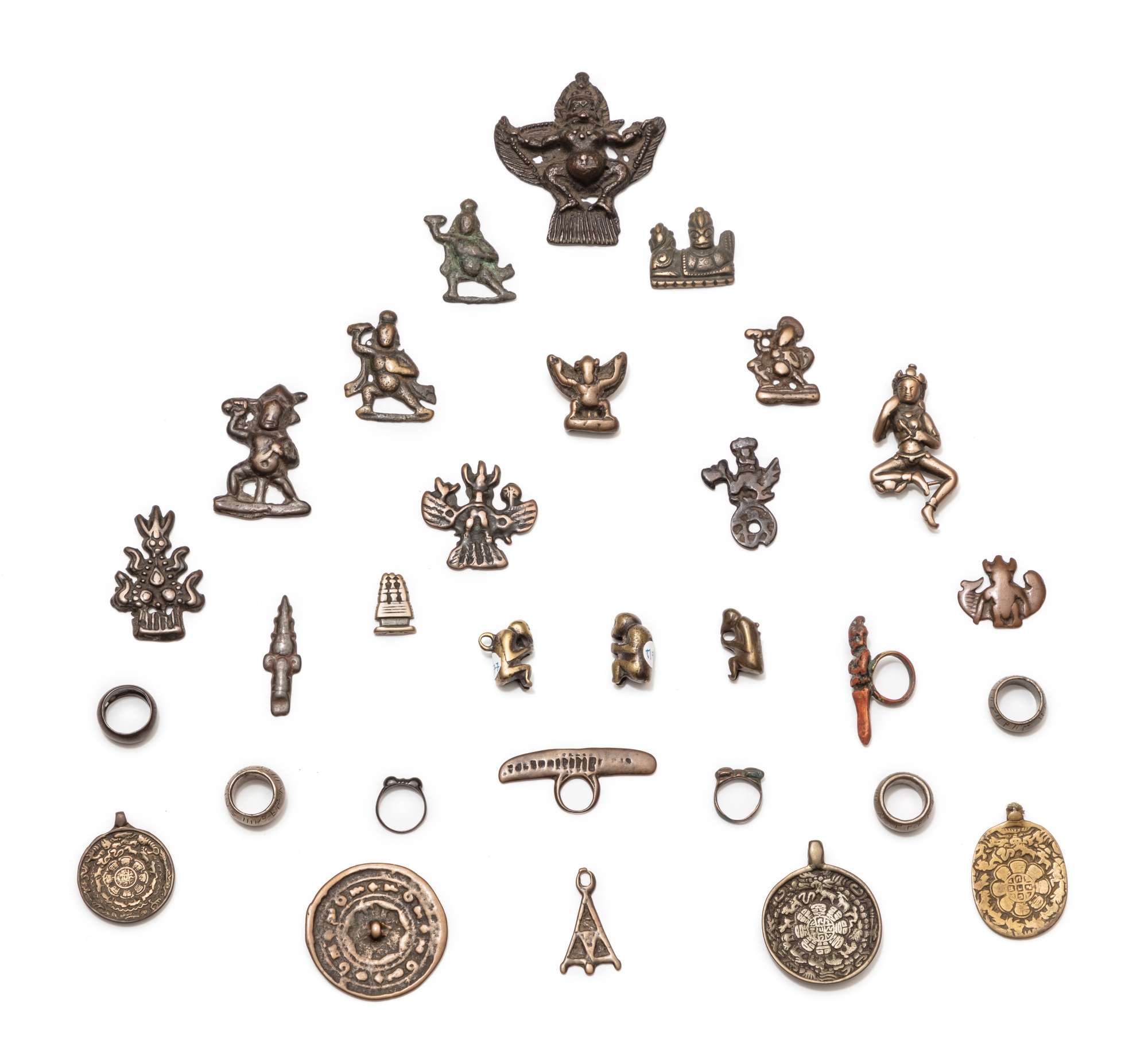 A study collection of thirty ornaments, Thokcha, Himalayan regions, Central Asia and China, 9th/14th century — 喜馬拉雅地區，中亞，中國 九至十四世紀 托查一組三十件