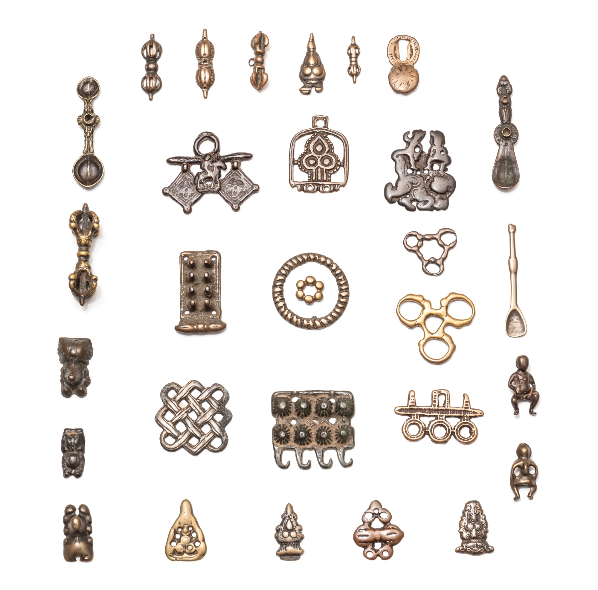 A study collection of thirty ornaments, Thokcha, Tibet and other Himalayan regions, 11th/14th century — 西藏及喜馬拉雅其他地區 十一至十四世紀 托查一組三十件