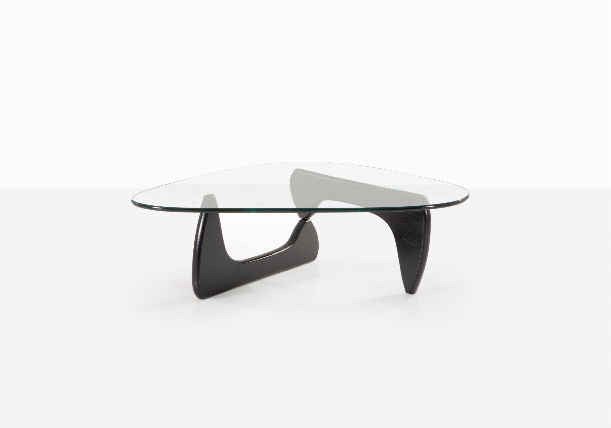 Table basse, le modèle créé en 1944, notre exemplaire récent