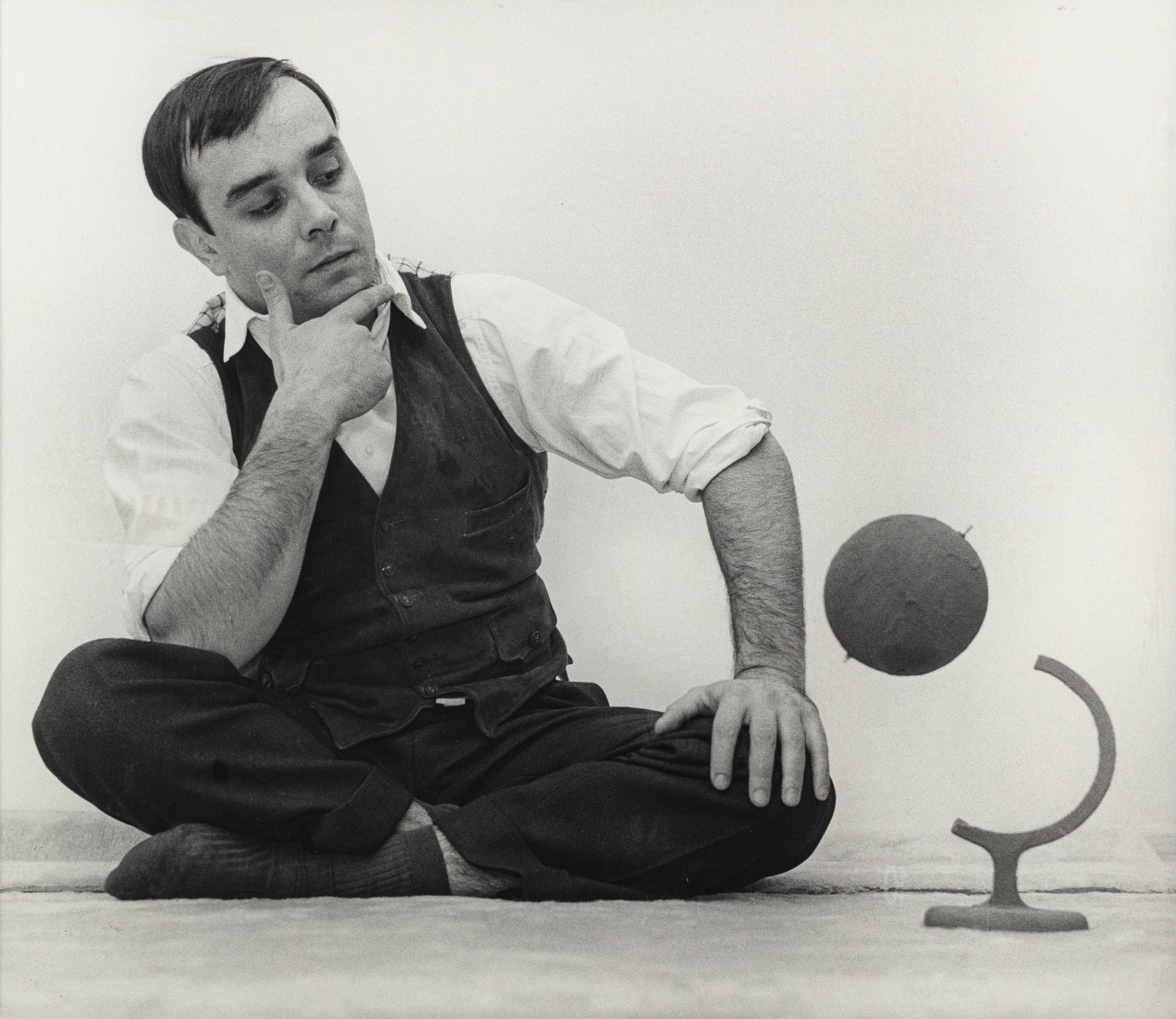 Yves Klein / Harry Shunk & János Kender — La Terre en Lévitation (or La Terre bleue)