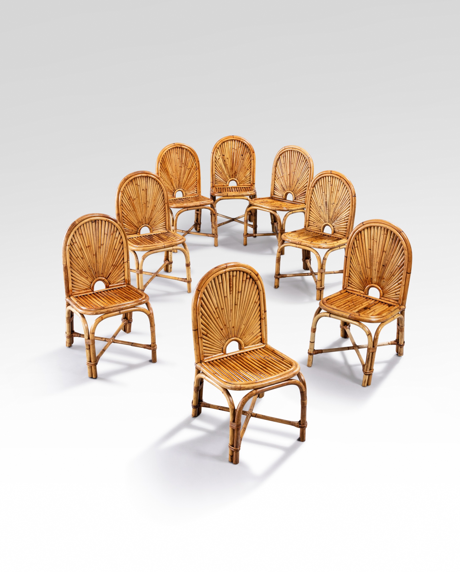 Ensemble de huit de chaises, série Rising Sun