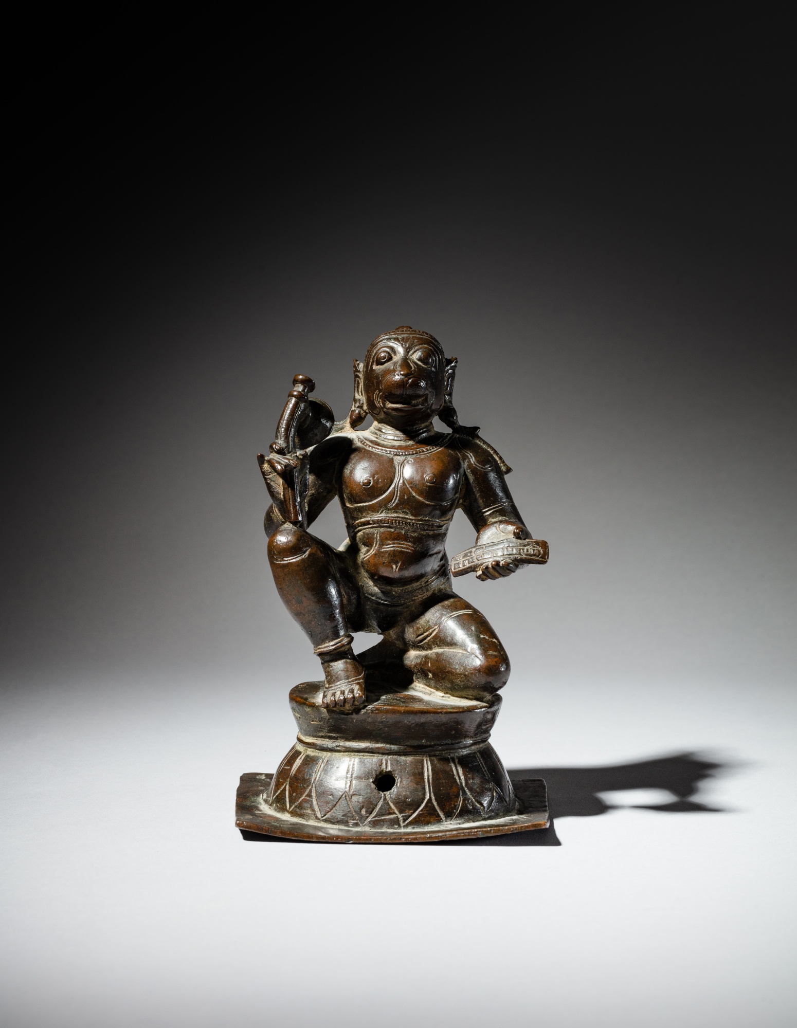 A bronze kneeling figure of Hanuman — 南印度 十六世紀 銅哈奴曼立像