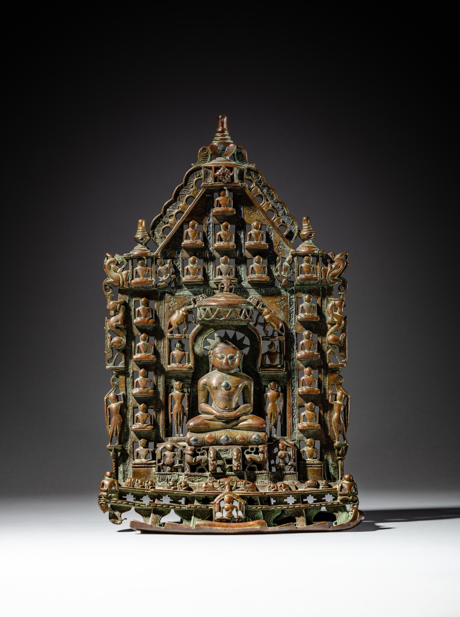 An inscribed bronze Jain shrine — 印度拉賈斯坦邦或古吉拉特邦  印度曆1512年（西元1455年） 銅耆那神龕