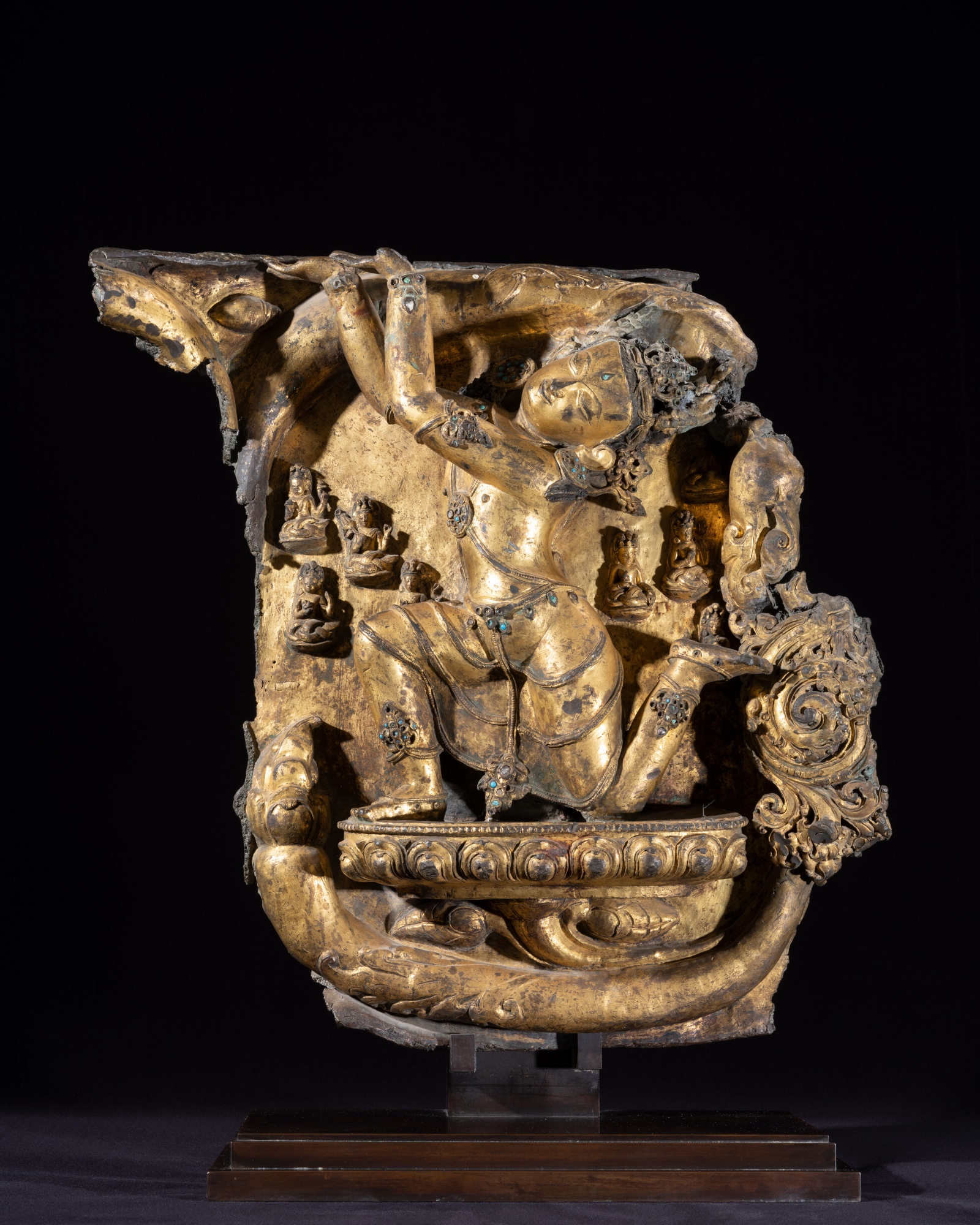 Unknown — 十五世紀初 藏傳丹薩替寺鎏金銅合金嵌寶石龍尊王像