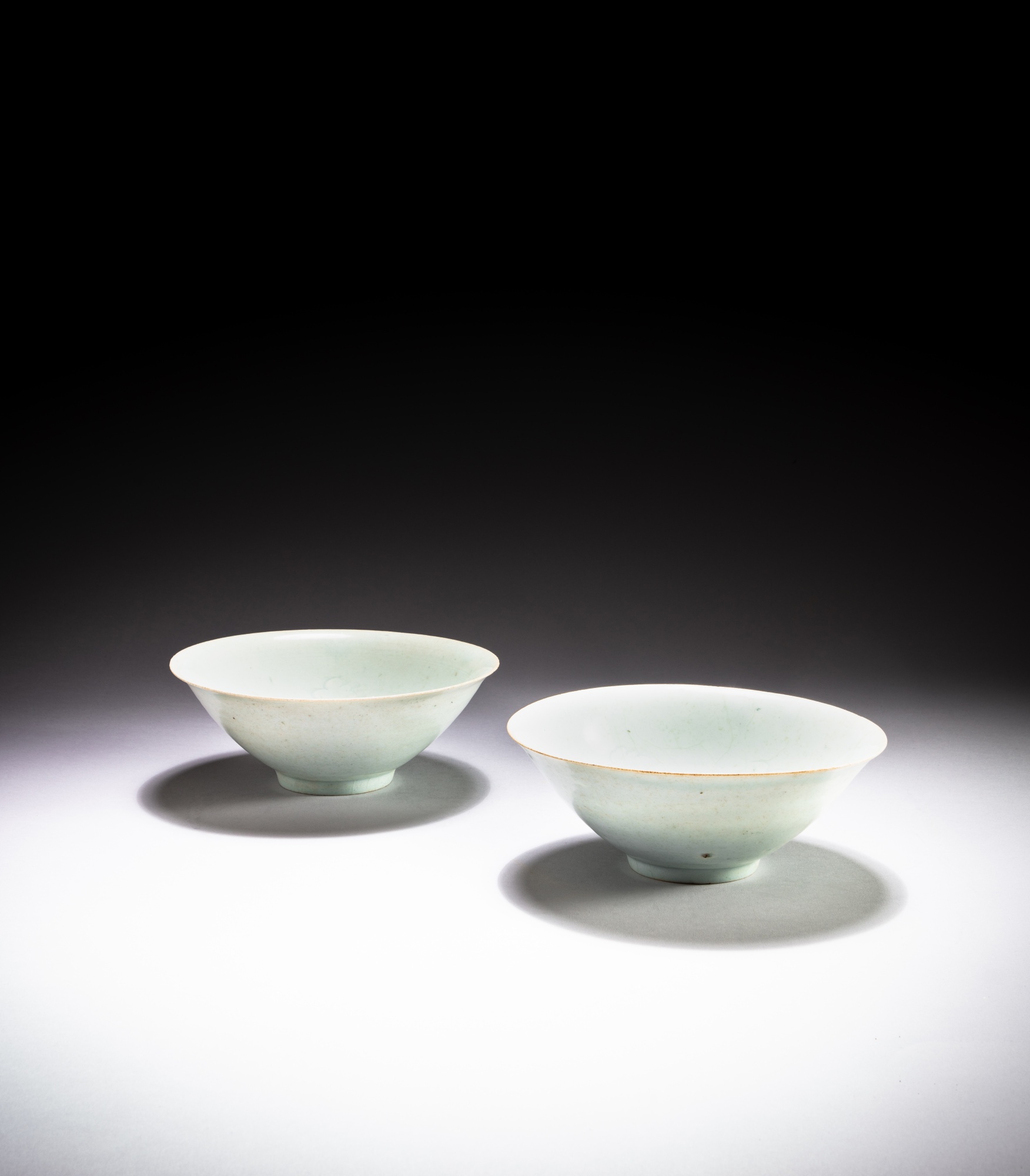 A pair of carved Qingbai 'floral' bowls — 南宋 青白釉刻花卉紋盌一對