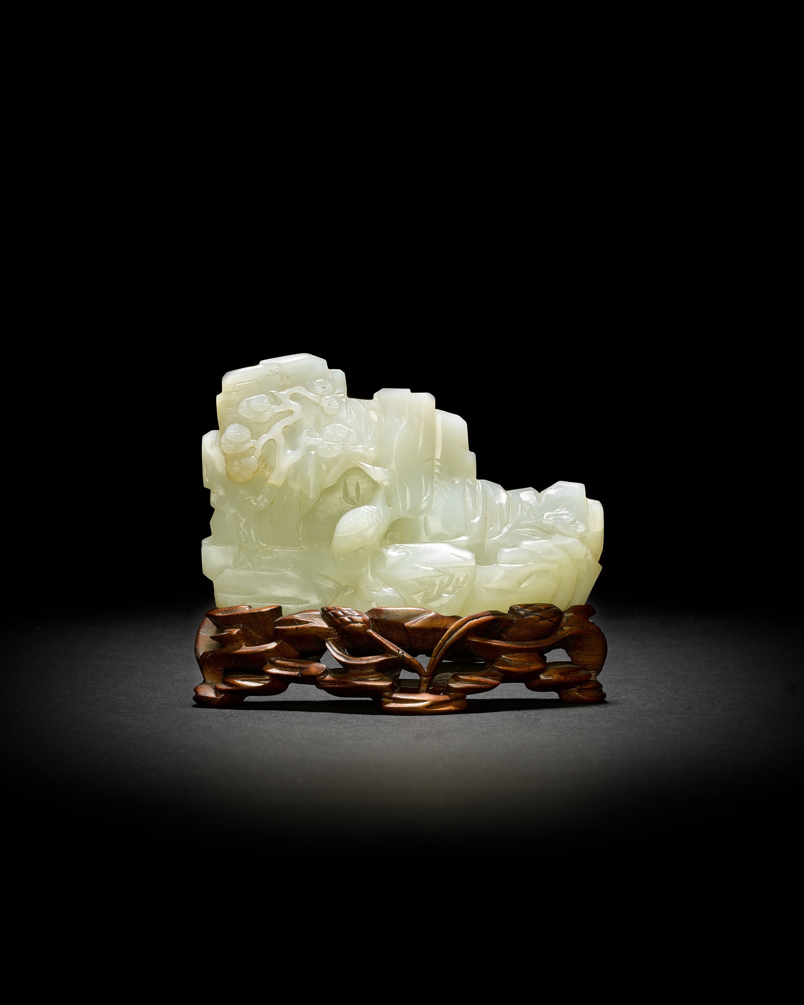 A small white jade mountain — 清乾隆 白玉松鶴延年圖山子