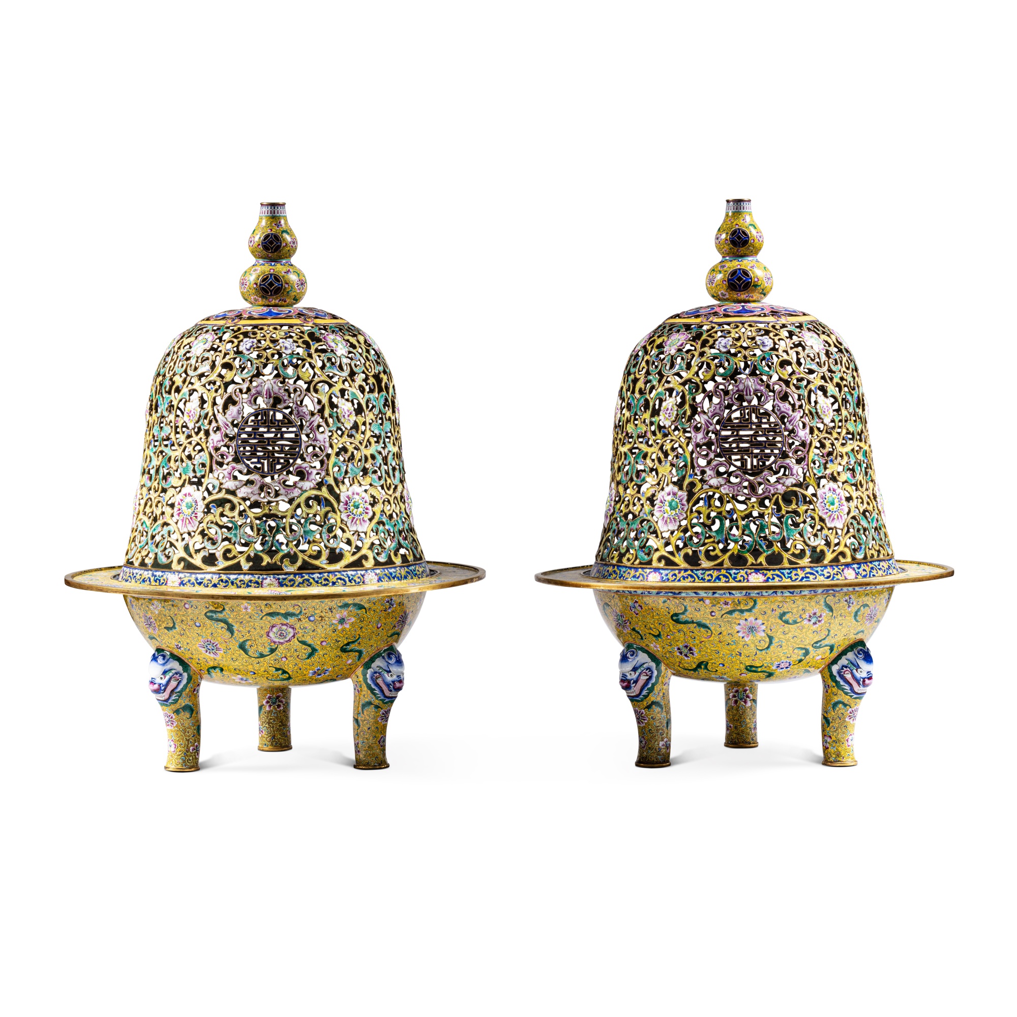 Unknown (Historical) — 二十世紀 琺琅鏤空孔罩纏枝花紋炭盆一對