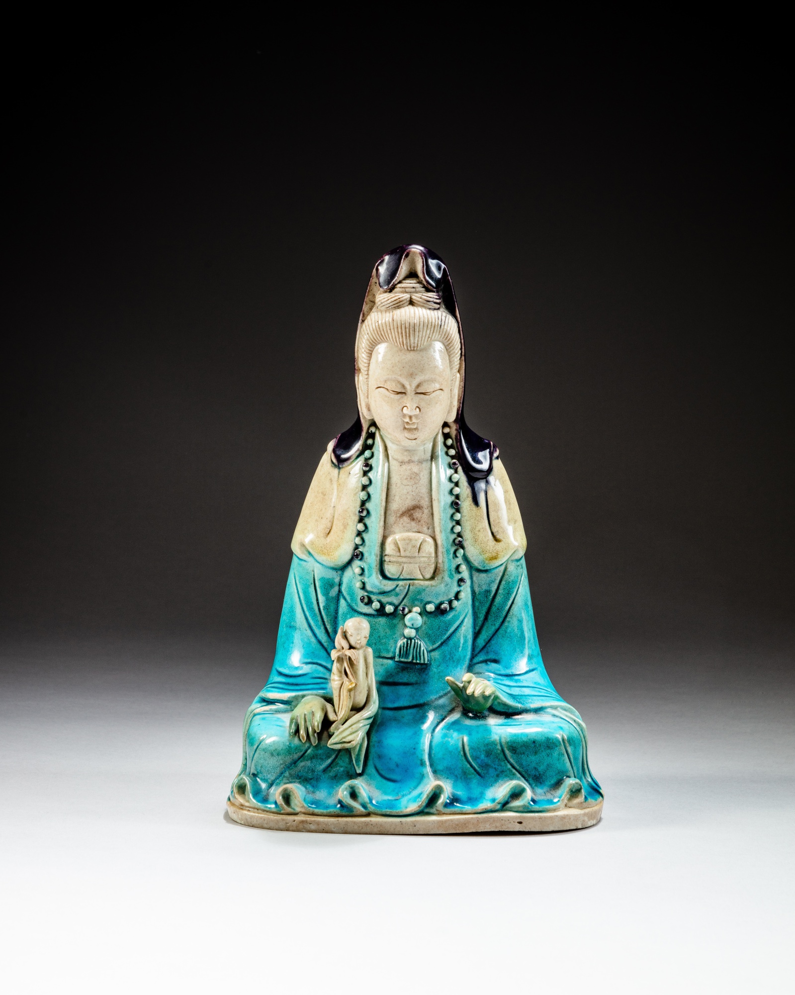 A rare 'Fahua' figure of Guanyin — 比利時私人收藏