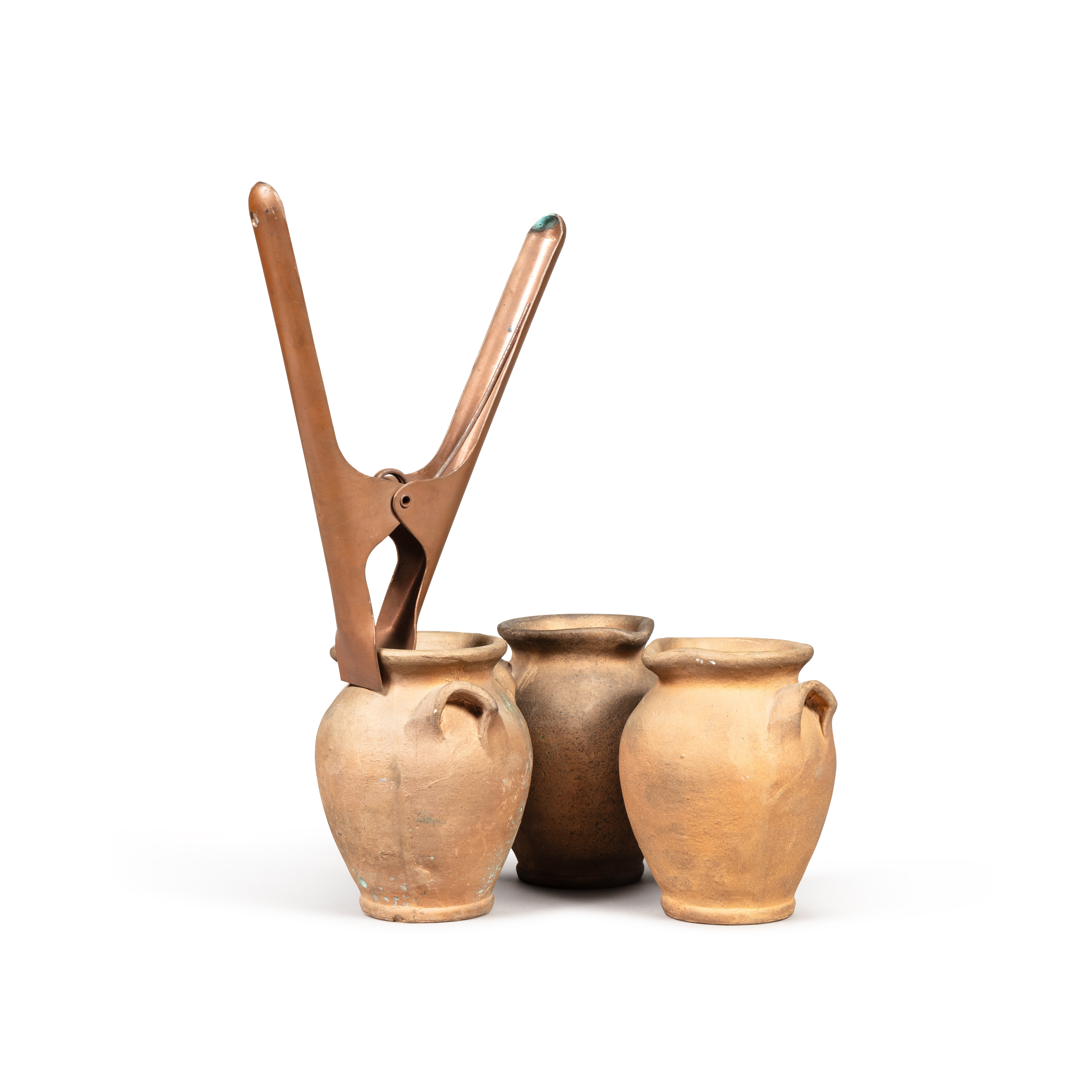 Joseph Beuys — Drei Honiggefäße mit Kupferklammer (Honey Bowls with Copper Clamp)