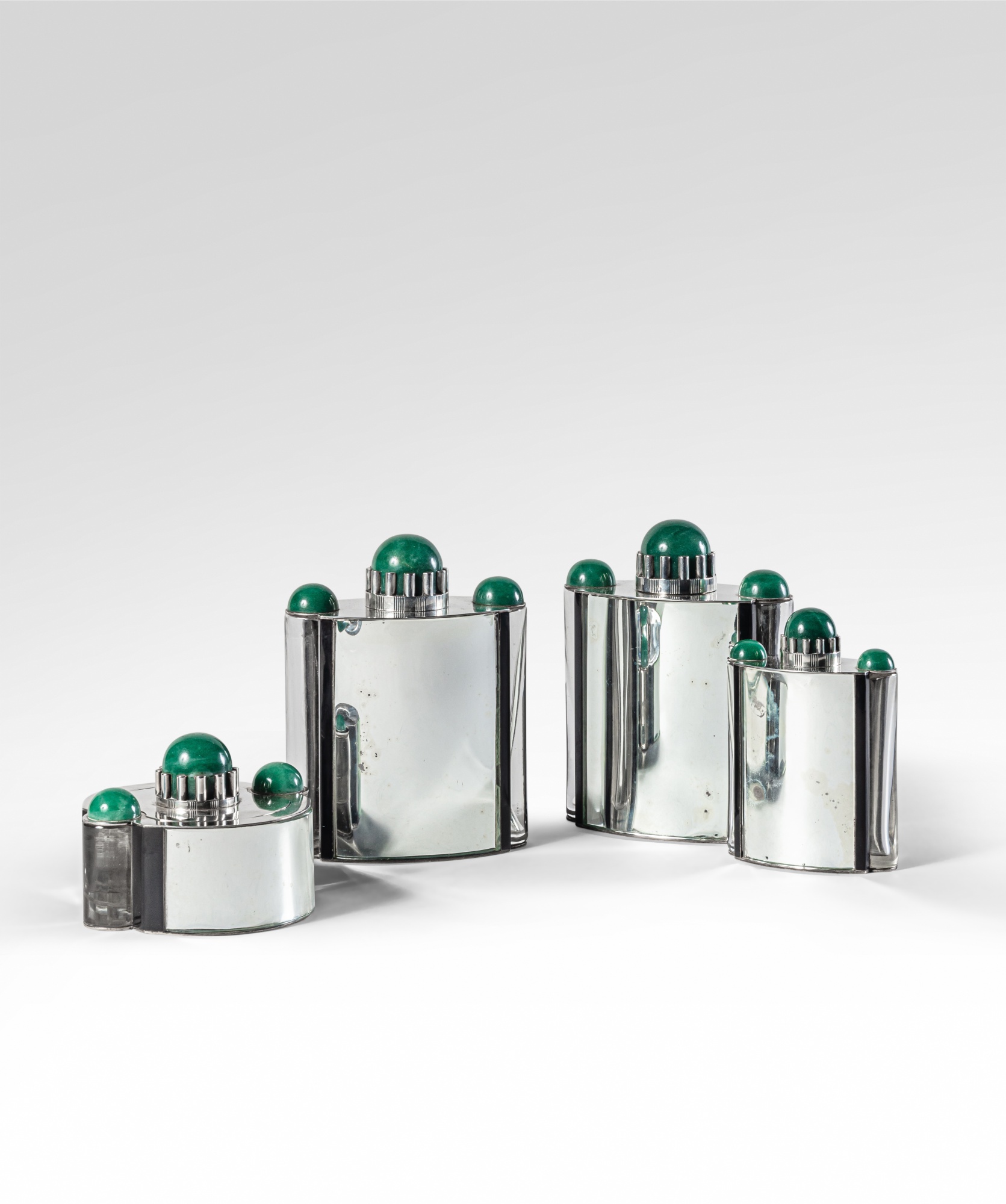 Jean Puiforcat — Ensemble de trois flacons et une boîte