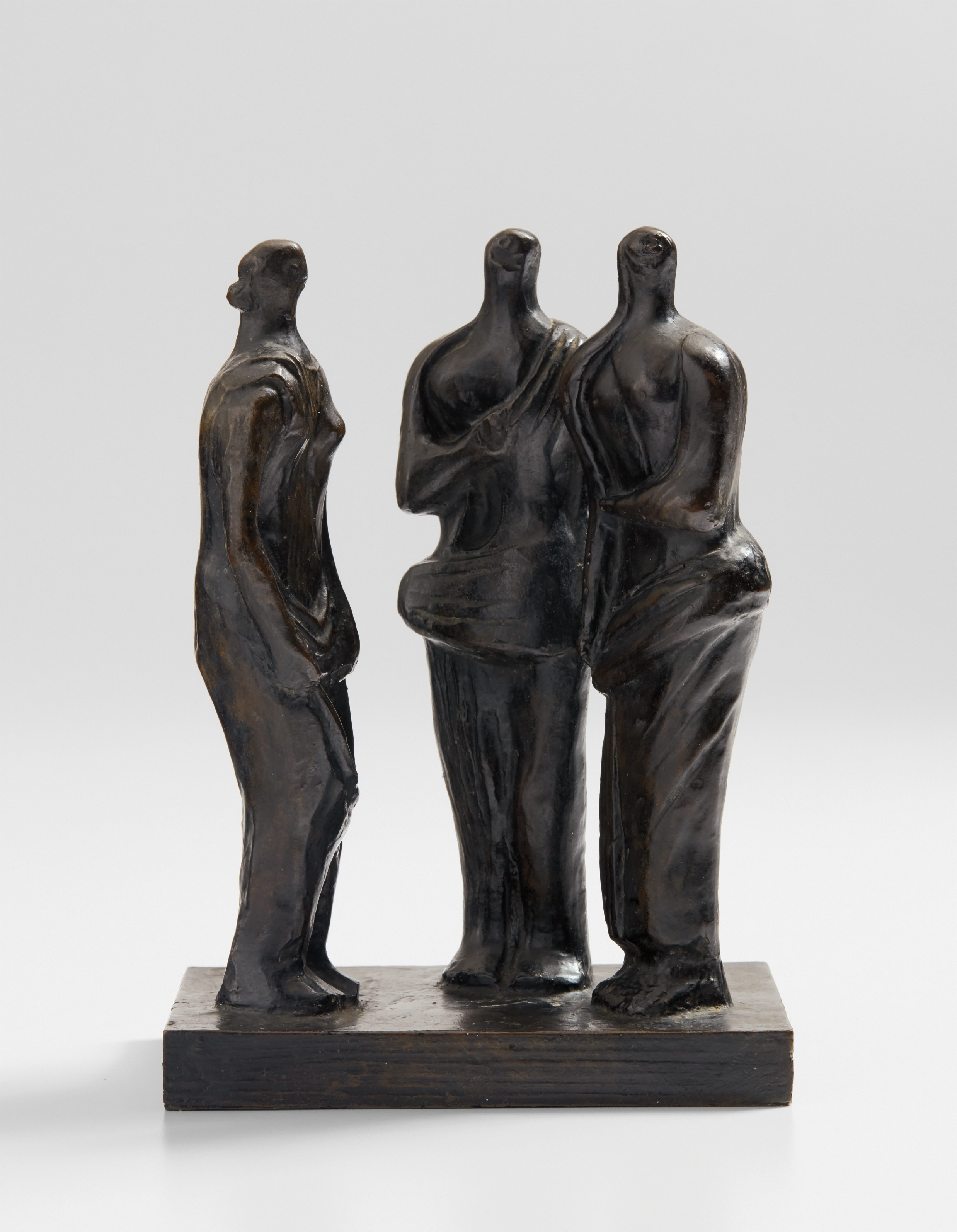 Henry Moore — Three standing figures