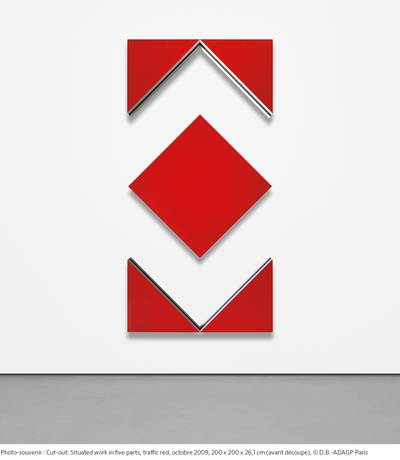 Cut-out: Situated work in five parts, traffic red