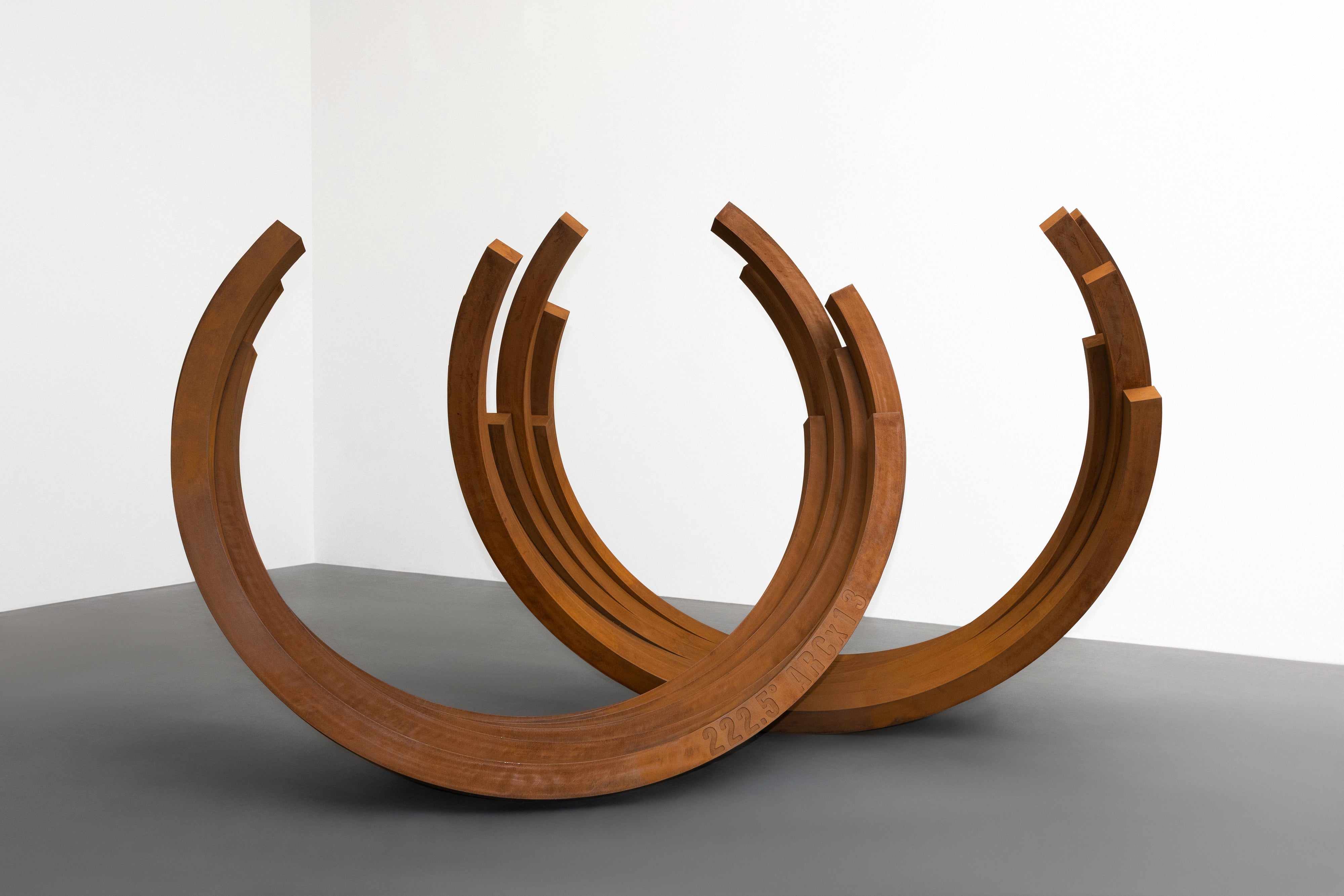 Bernar Venet — 222.5° Arc x 13
