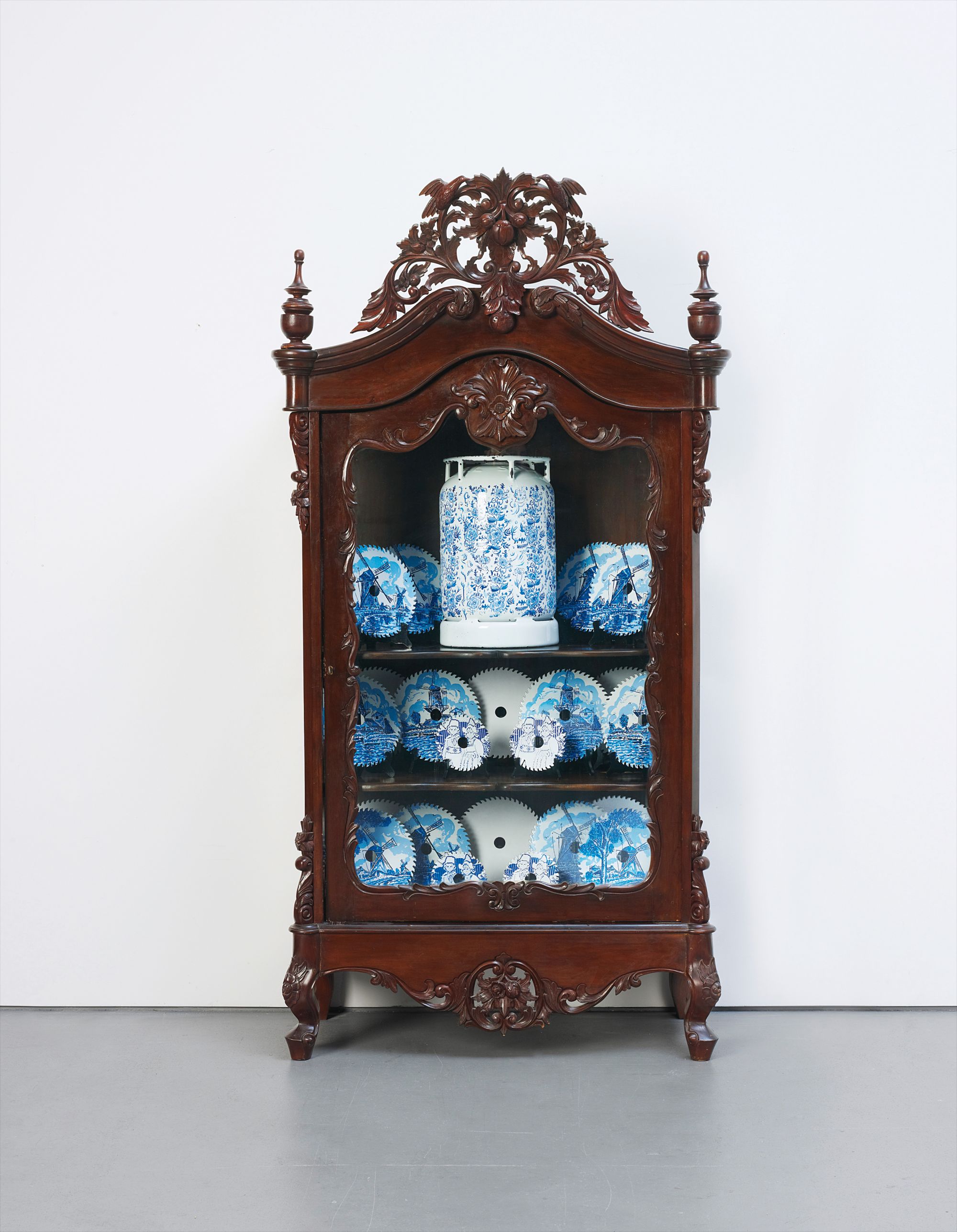 Wim Delvoye — Armoire