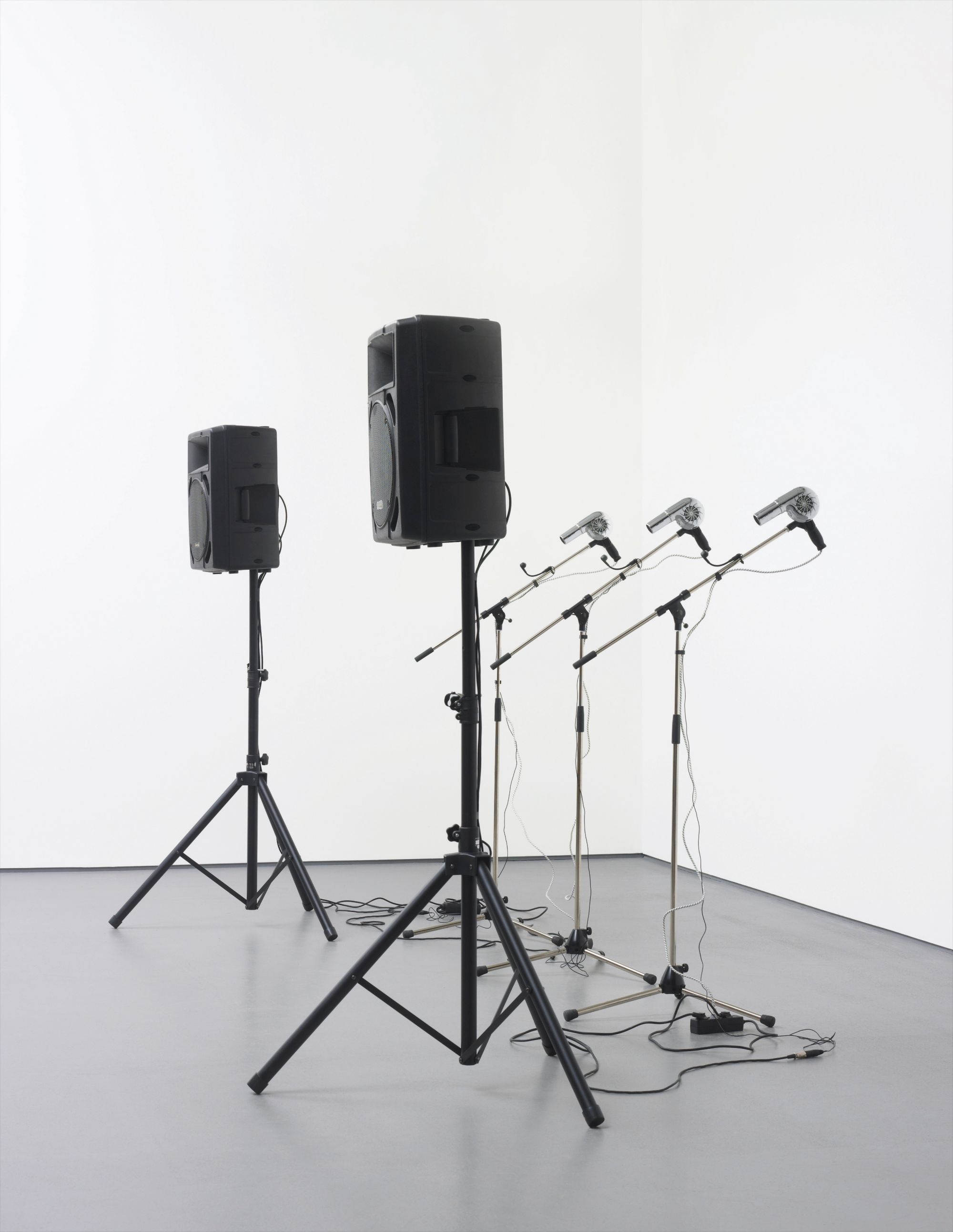 Michael Sailstorfer — hairdryers, speakers, stands, cables