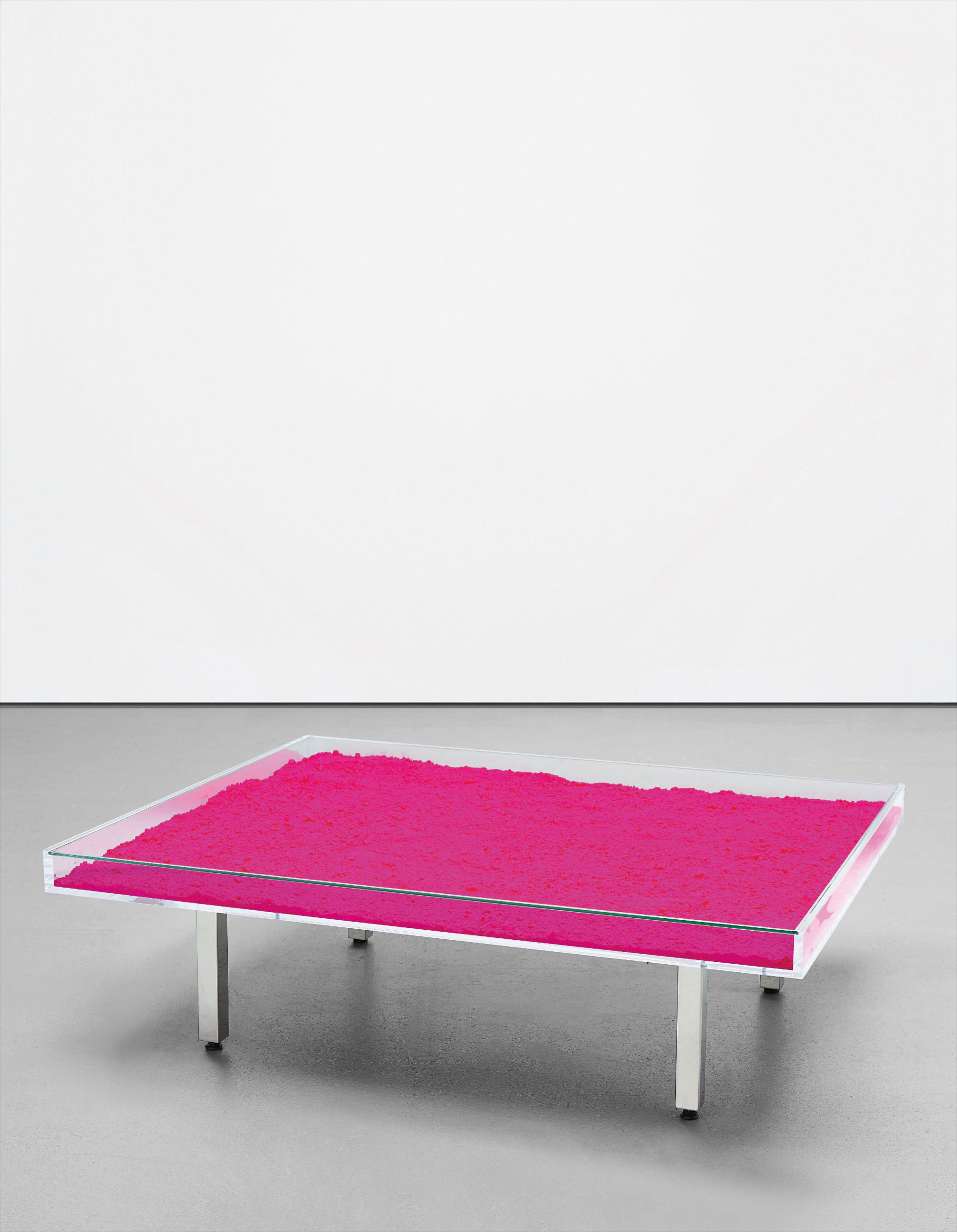 Yves Klein — 'Table rose'