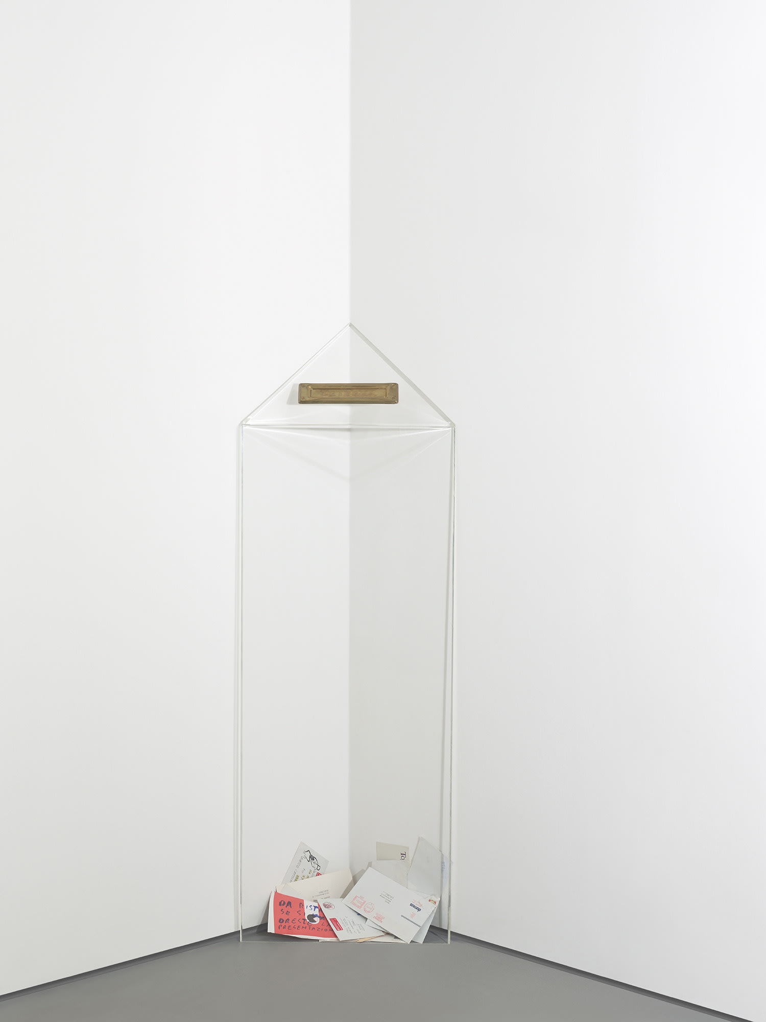 Maurizio Cattelan — Angolo Dei Ricordi