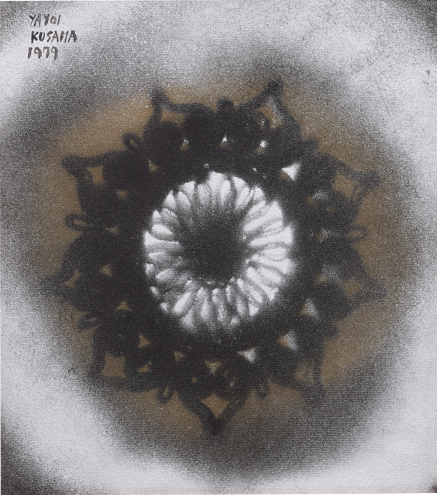 Yayoi Kusama — Silver Flower