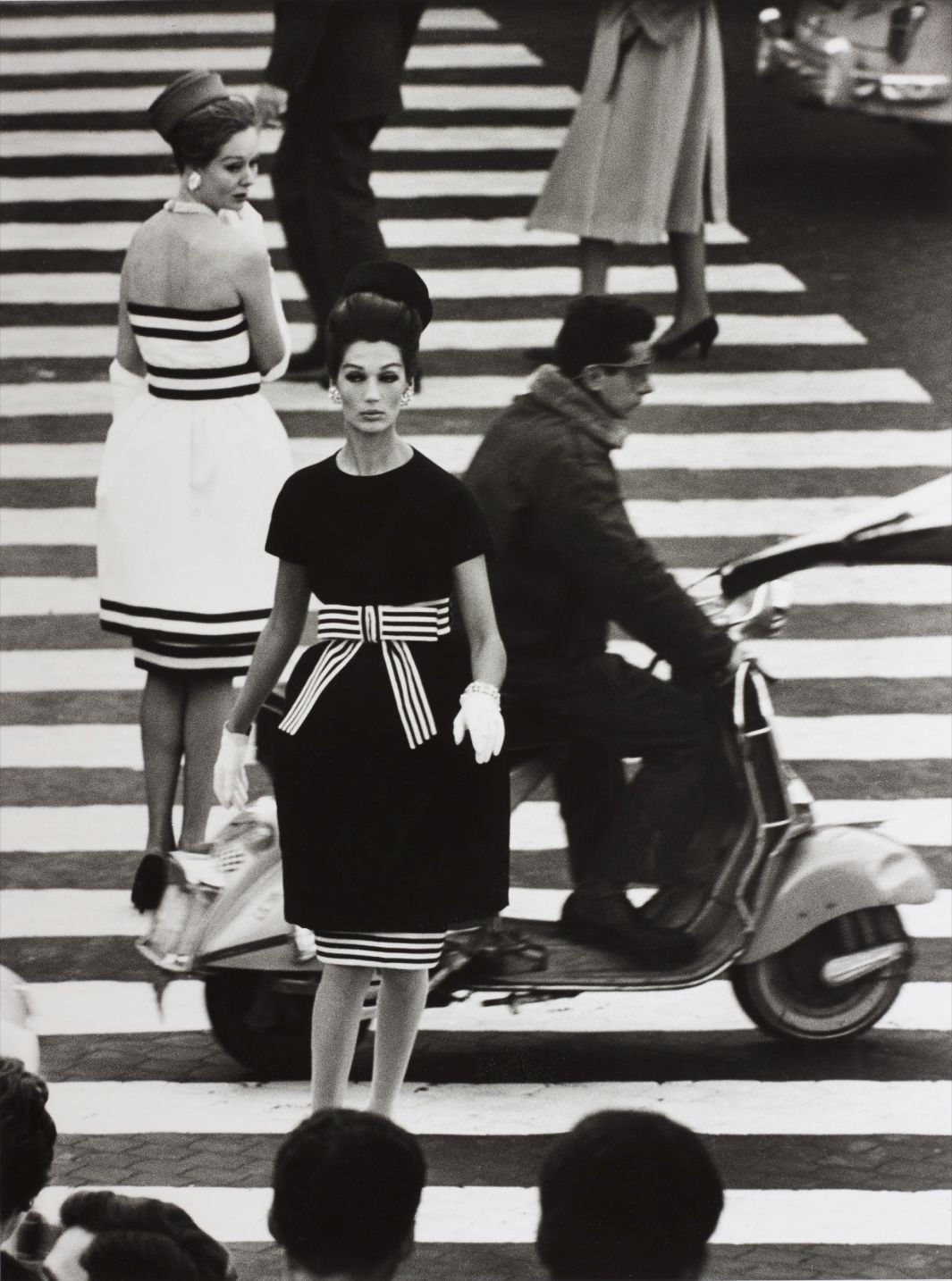William Klein — Simone + Nina, Piazza di Spagna, Rome (Vogue)