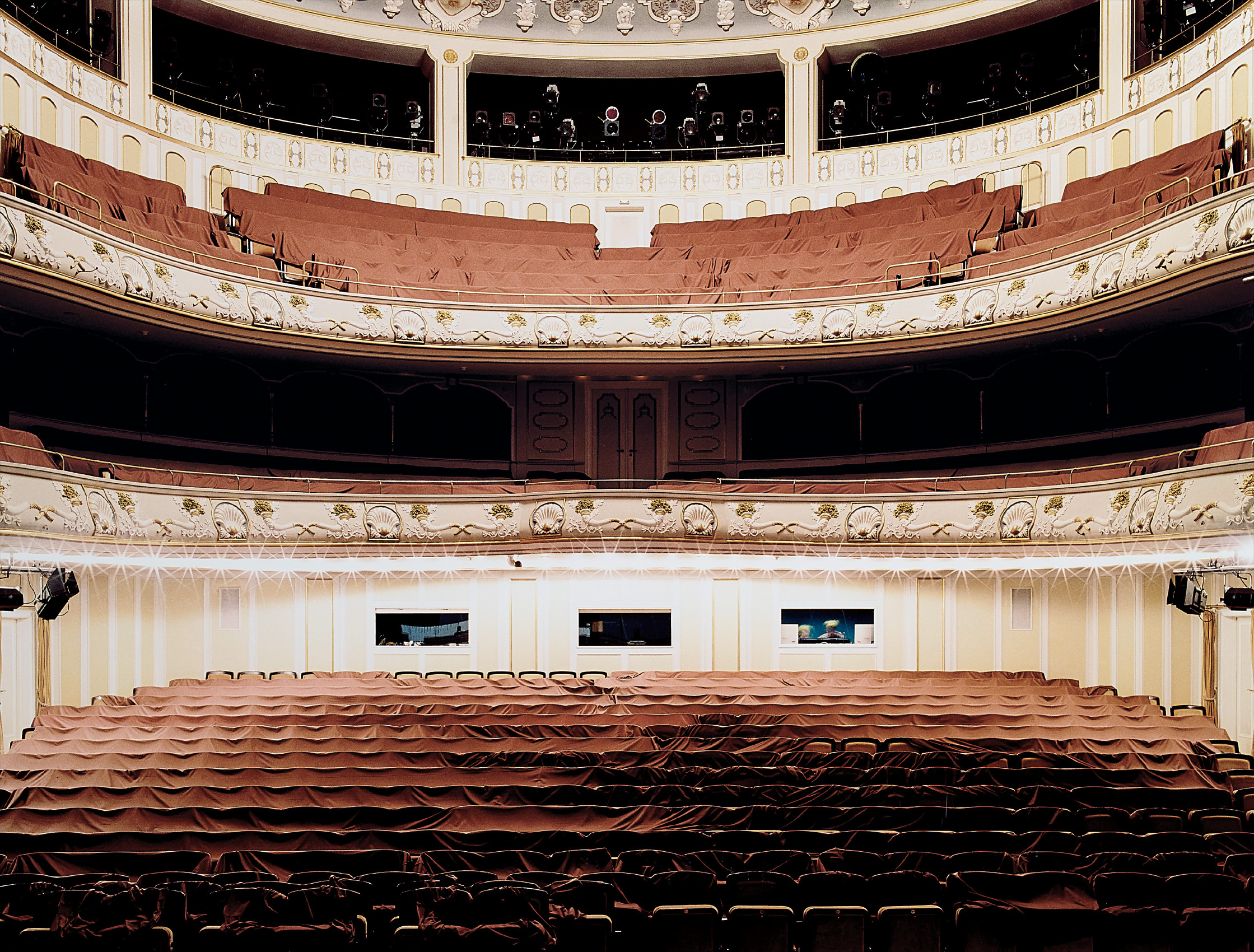 Candida Höfer — Schauspielhaus Dresden IV